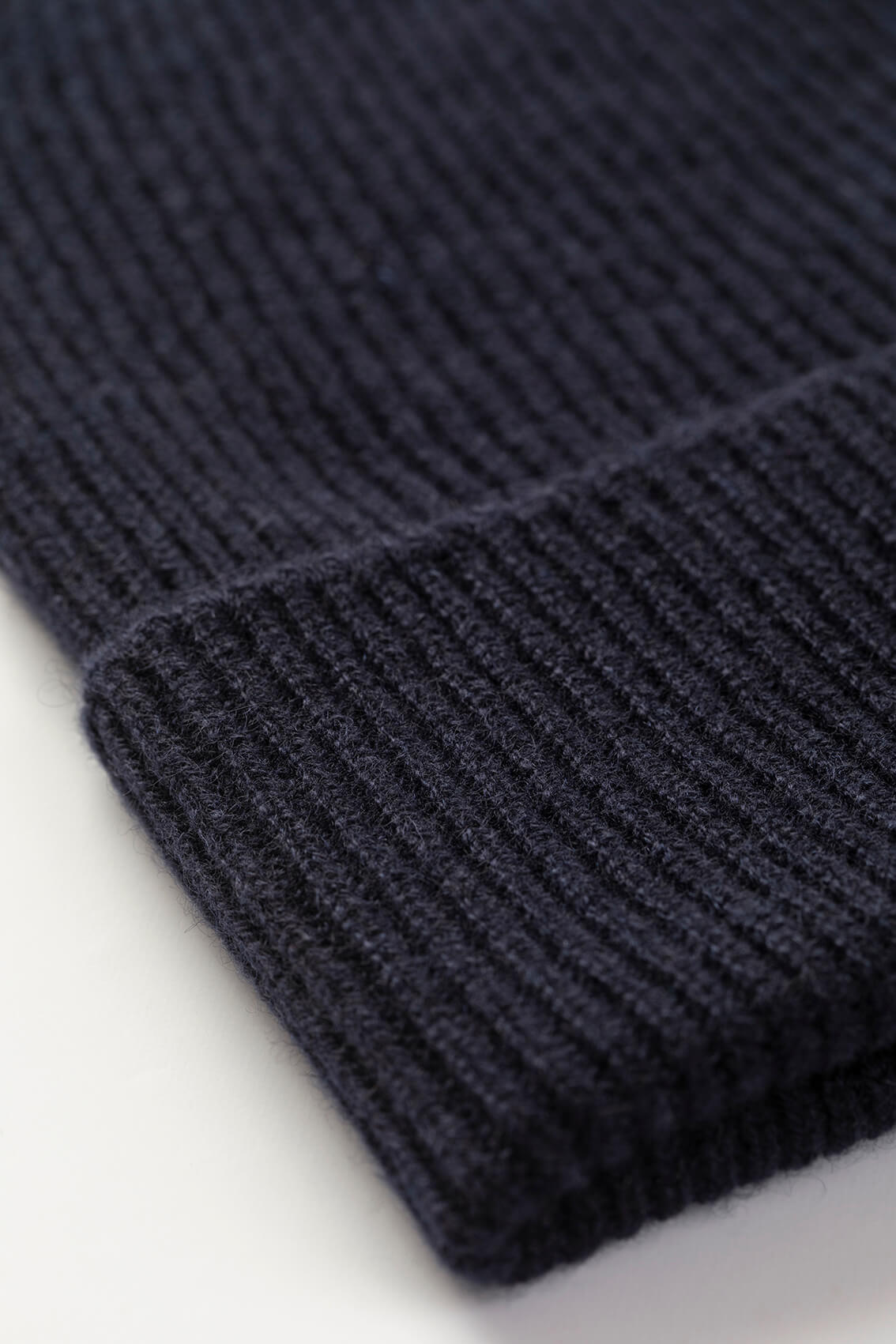 Johnstons of Elgin - Slouchy Dark Navy Cashmere Beanie