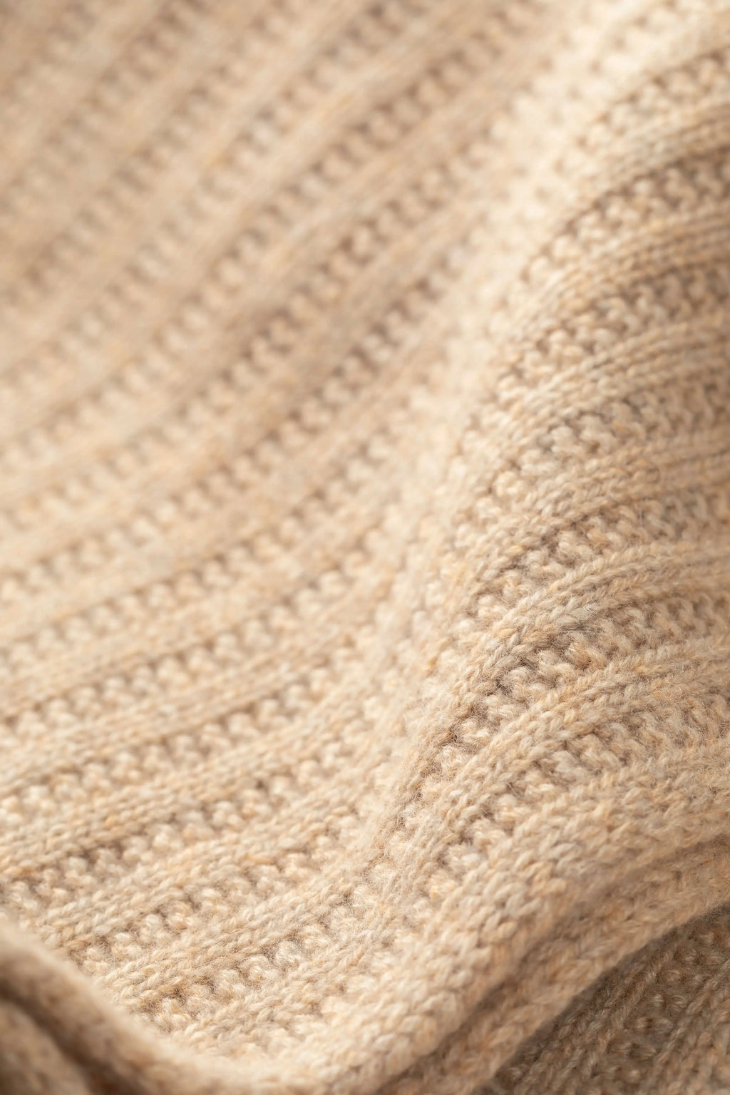 Johnstons of Elgin - Texture Knitted Cashmere Throw in Oatmeal