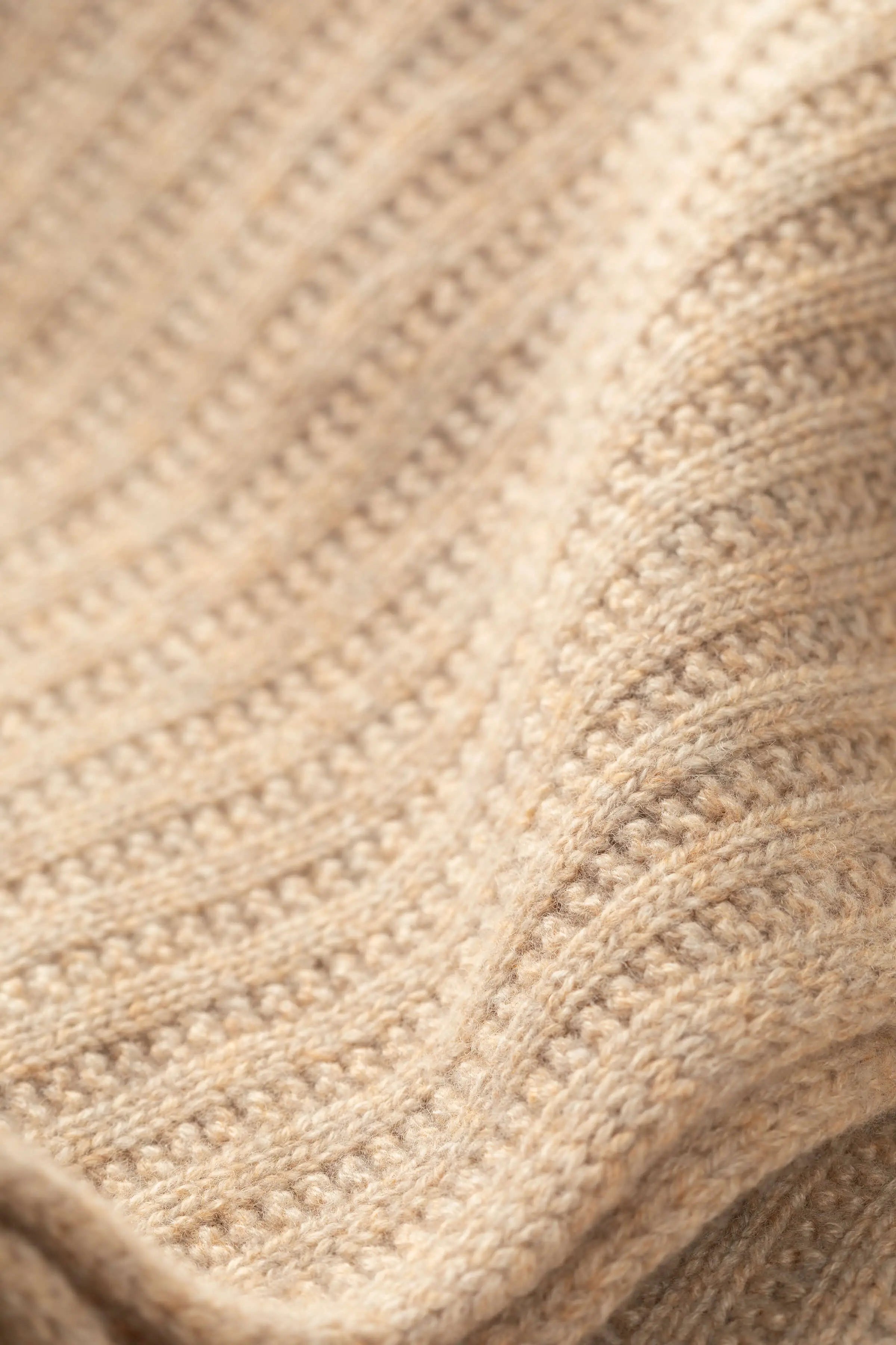 Johnstons of Elgin - Texture Knitted Cashmere Throw in Oatmeal