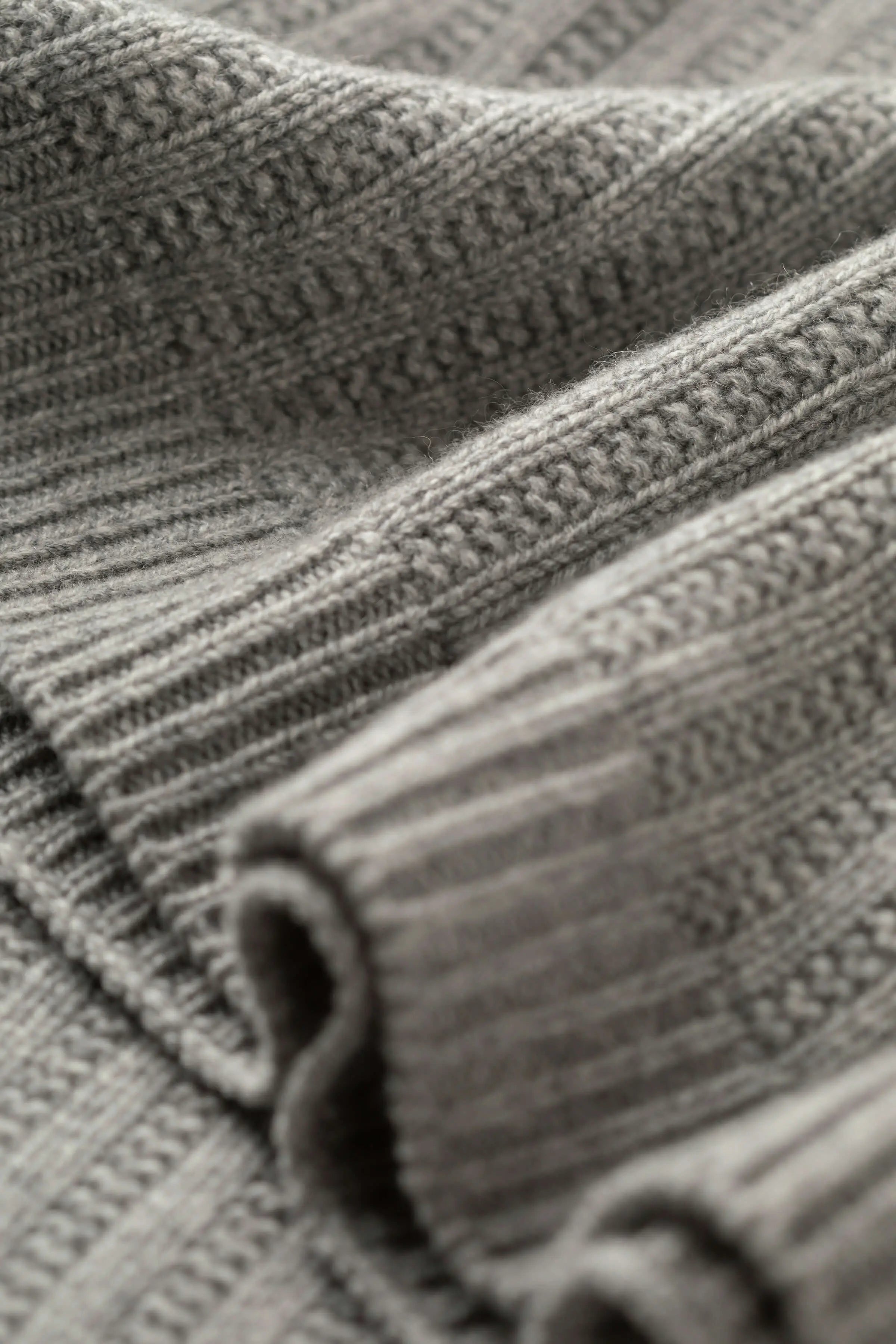 Johnstons of Elgin - Texture Knitted Light Grey Cashmere Throw