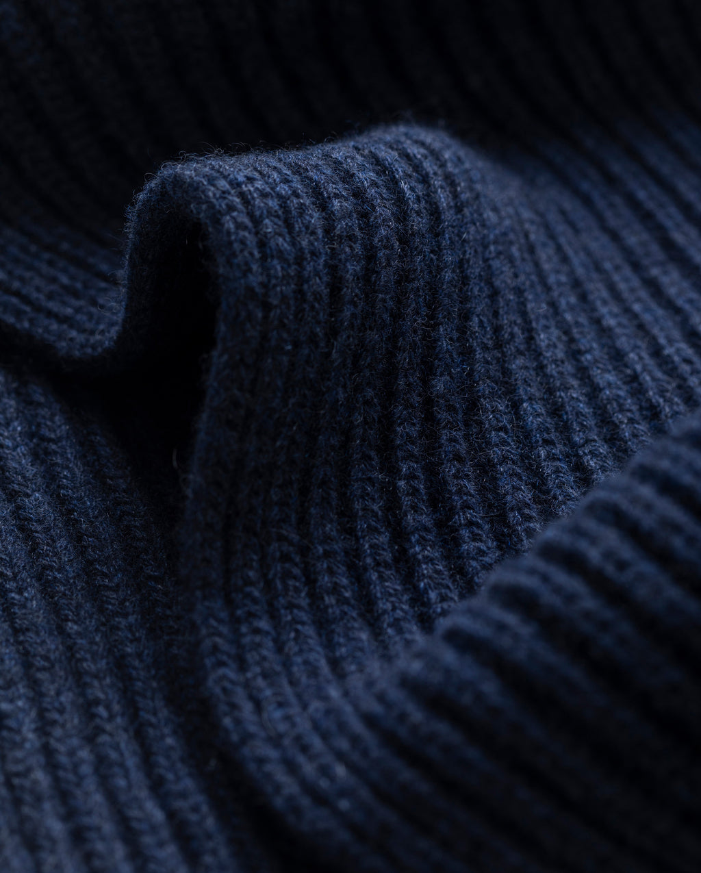 Johnstons of Elgin - Lovat Navy Ribbed Cashmere Scarf