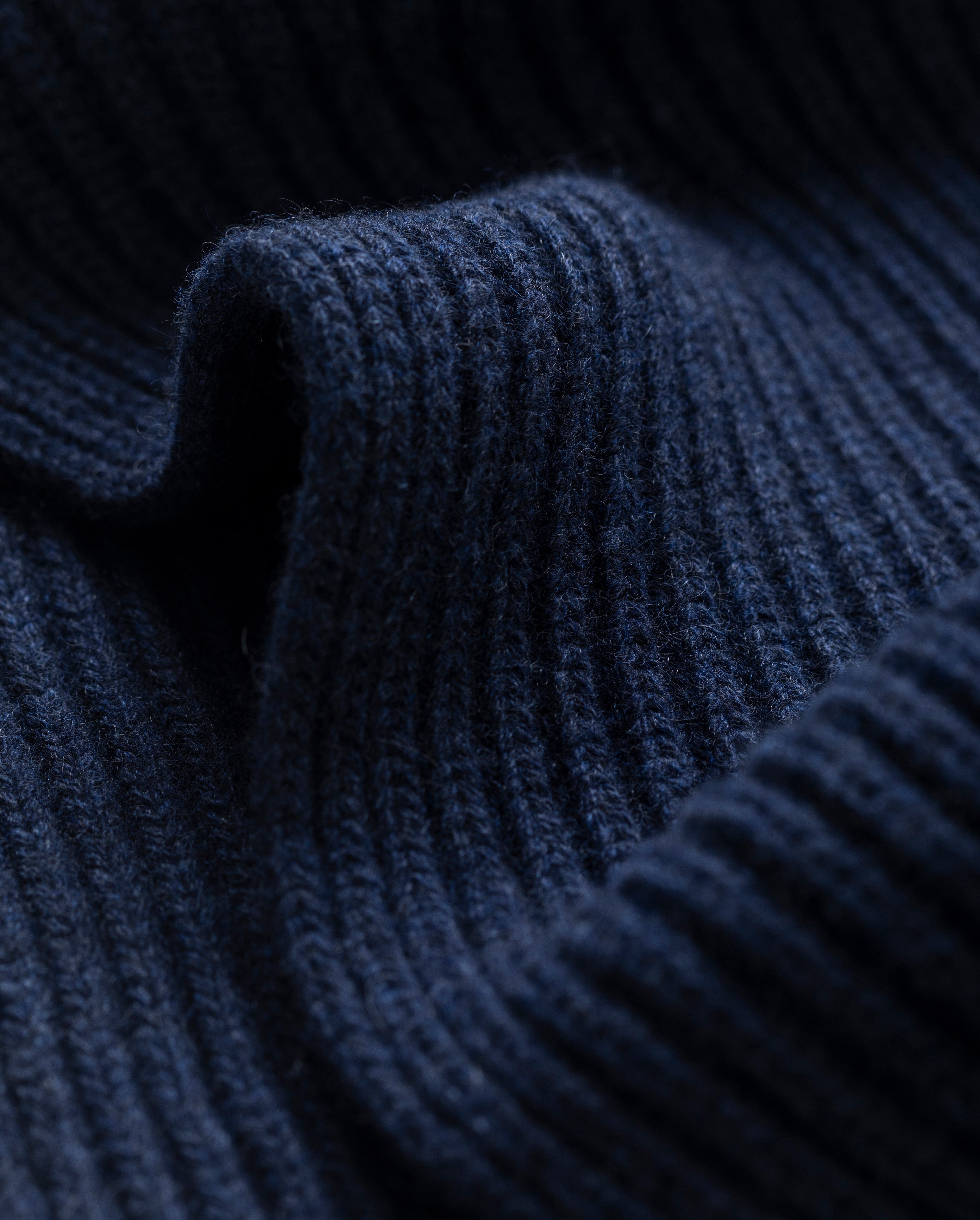 Johnstons of Elgin - Lovat Navy Ribbed Cashmere Scarf