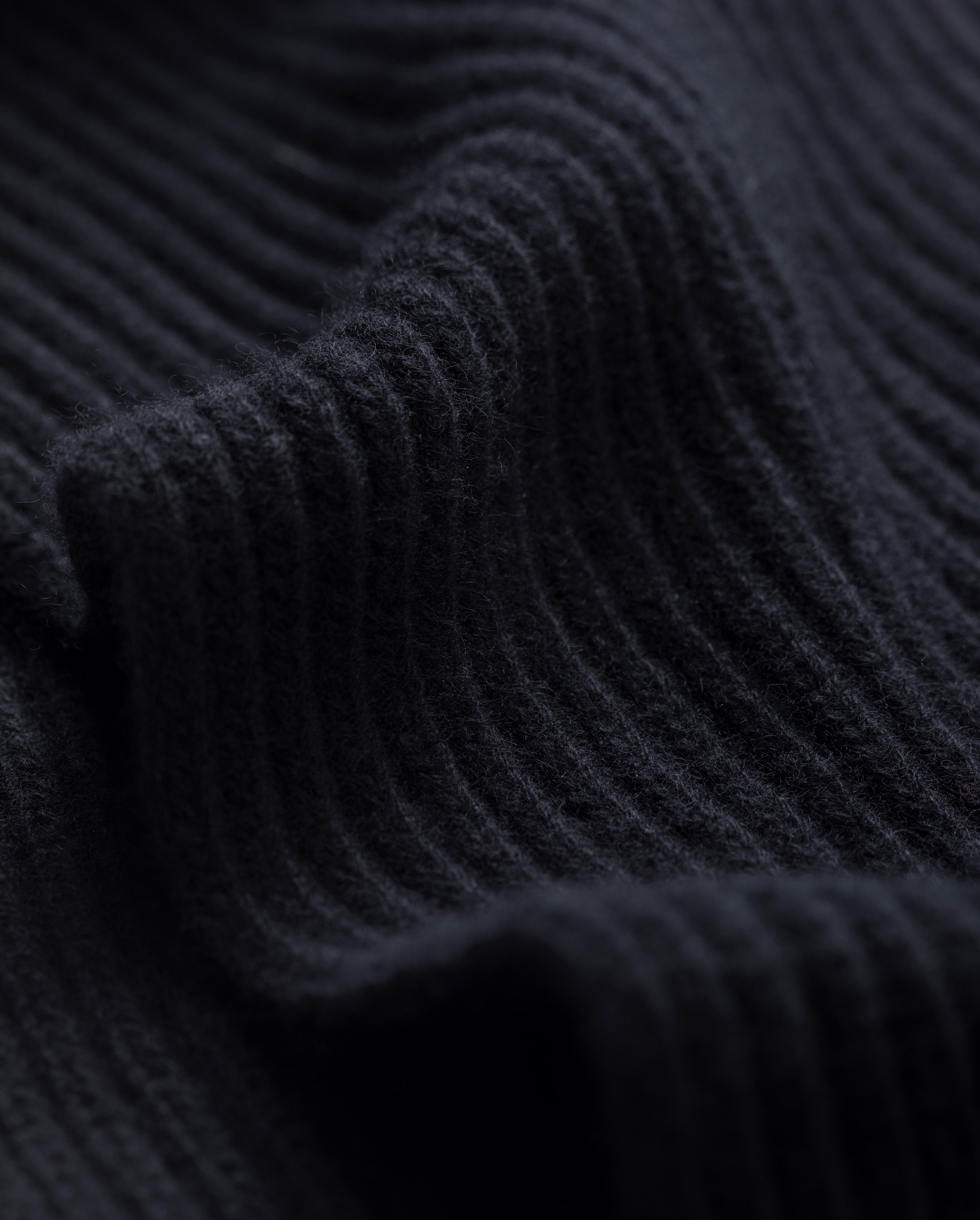Johnstons of Elgin - Lovat Black Ribbed Cashmere Scarf