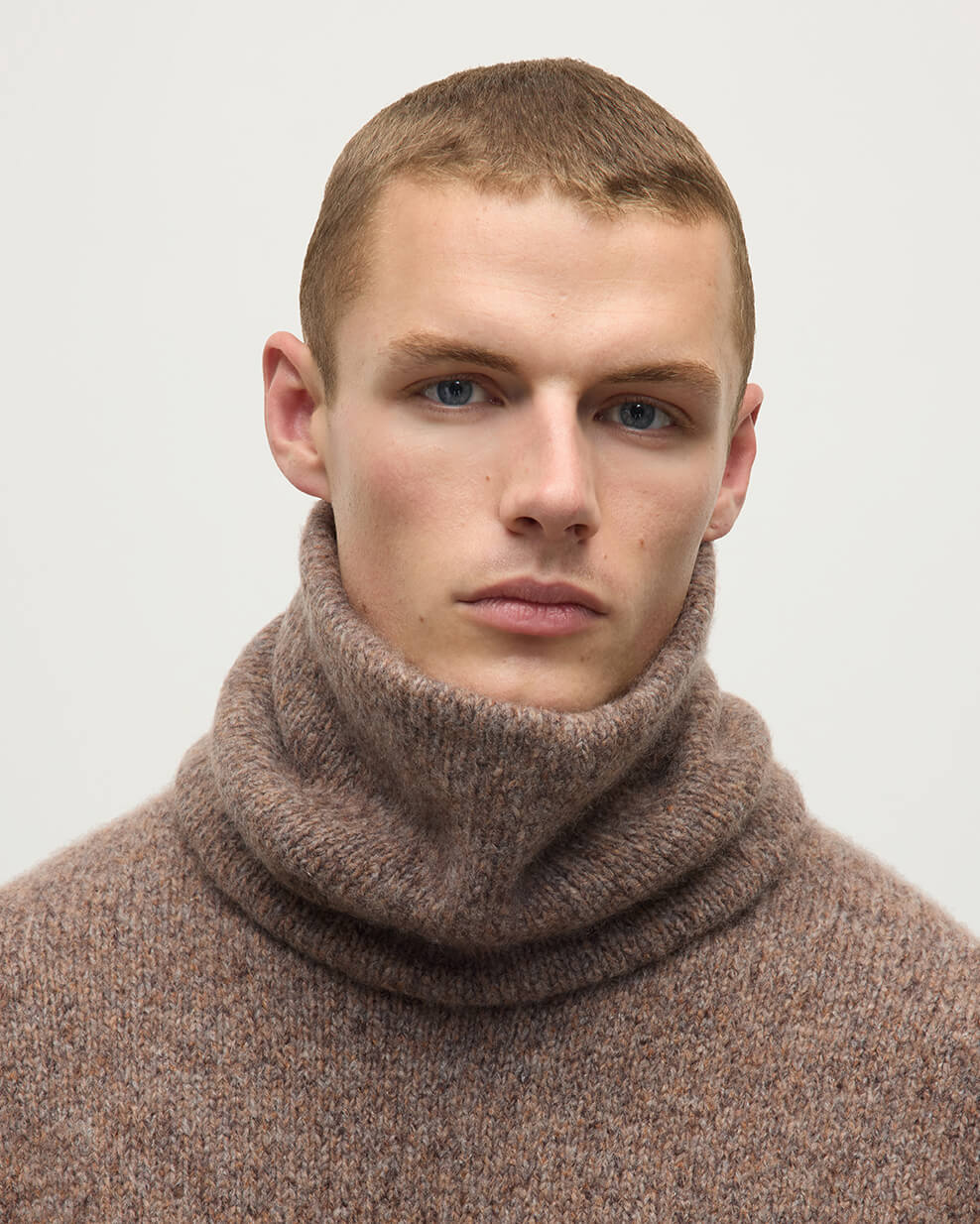 Johnstons of Elgin - Cashmere Bouclé Brown Snood