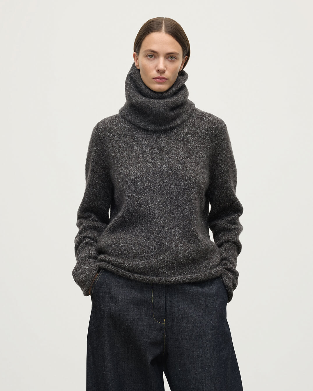 Johnstons of Elgin - Cashmere Bouclé Dark Grey Snood