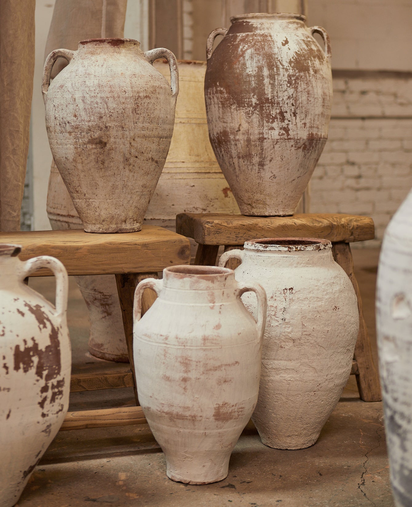 Olive Ateliers - Two Handle Pot - White Wash