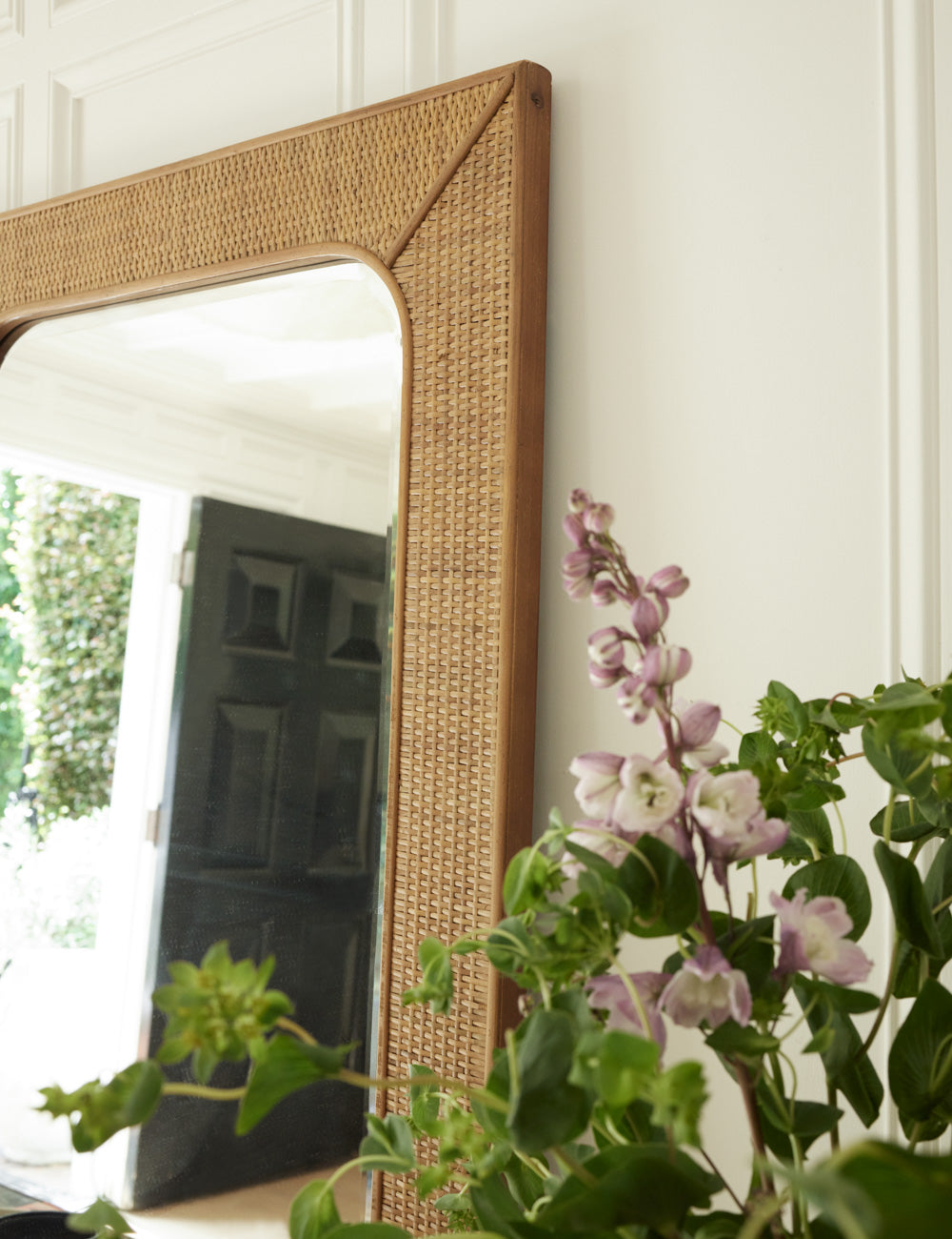 Lulu and Georgia - Ferdinand Mirror