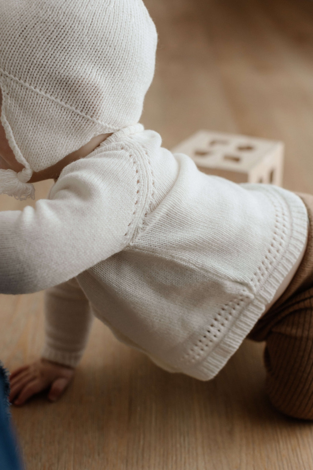 Johnstons of Elgin - White Cashmere Baby Cardigan