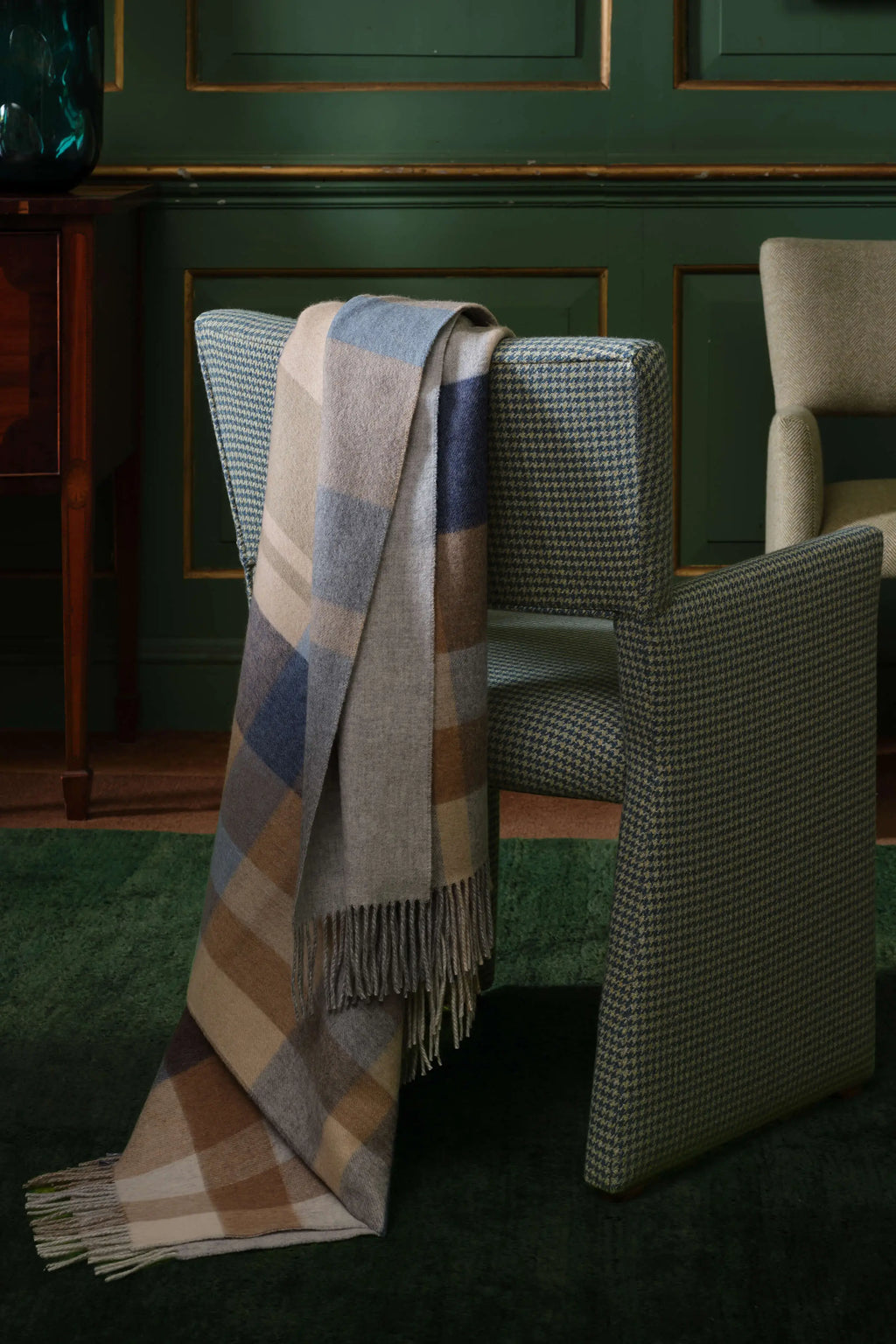 Johnstons of Elgin - Check Reversible Cashmere Throw in Birch