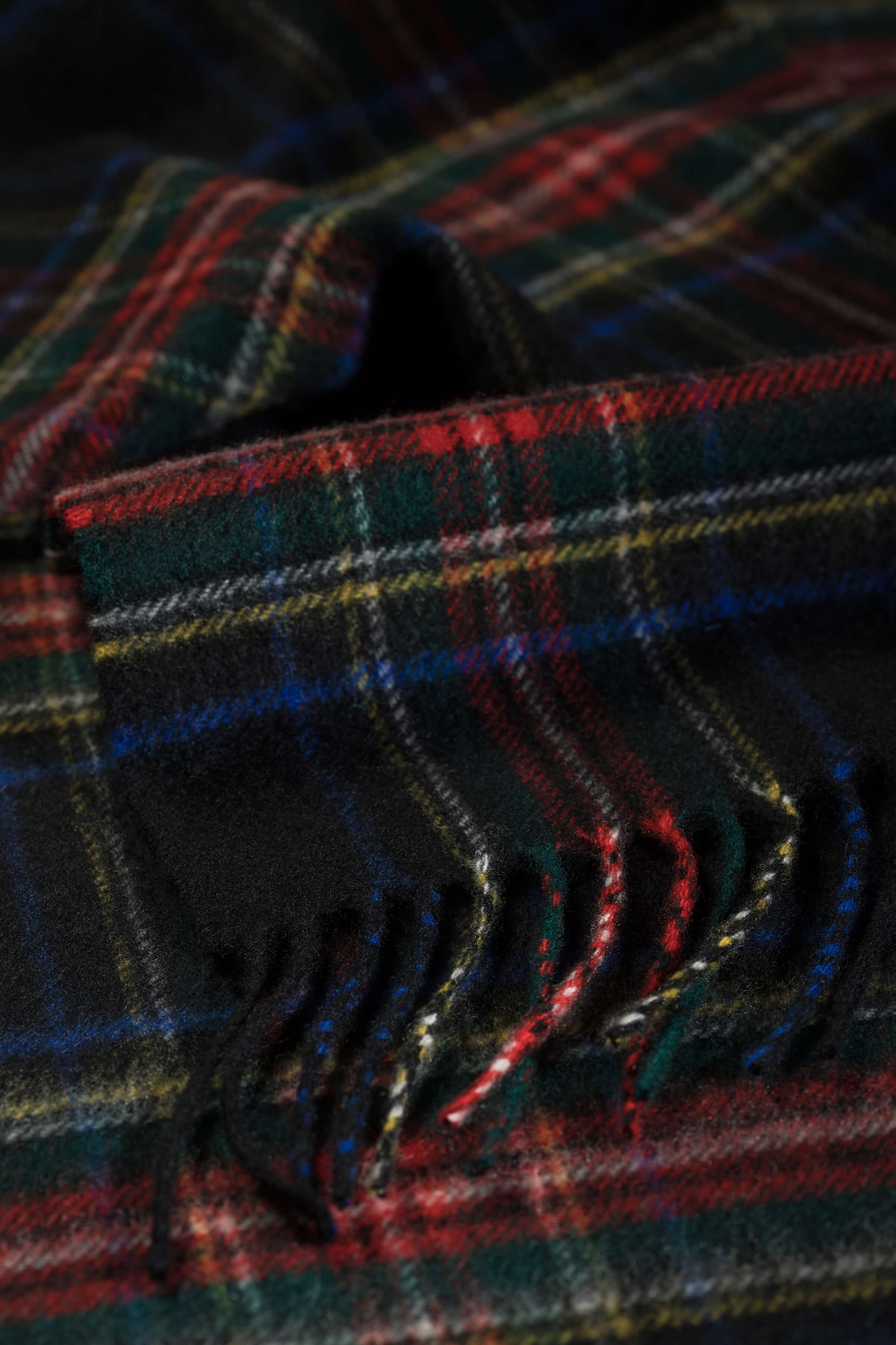 Johnstons of Elgin - Black Stewart Tartan Cashmere Stole