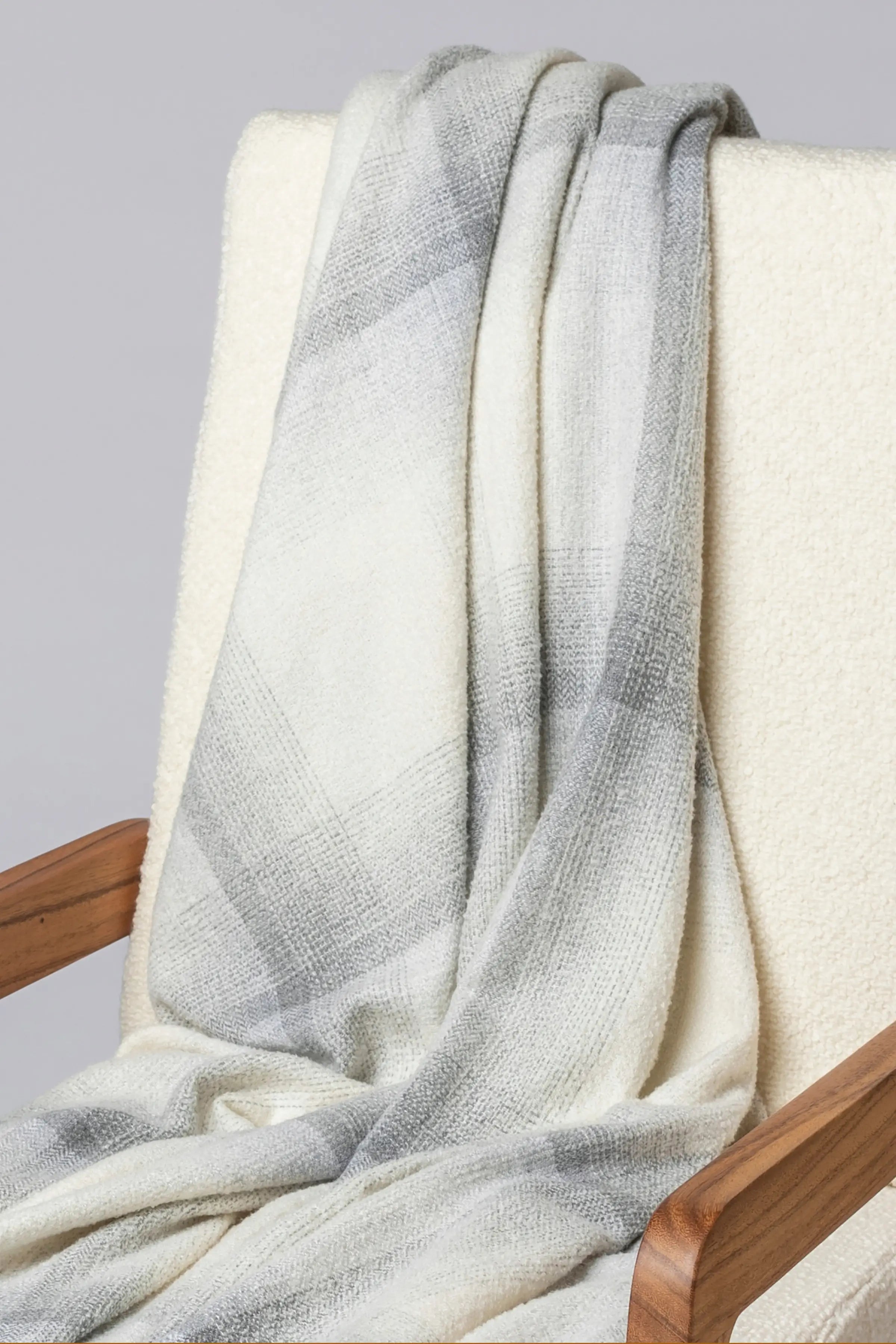 Johnstons of Elgin - Blurred Cashmere Silk Bouclé Throw in White