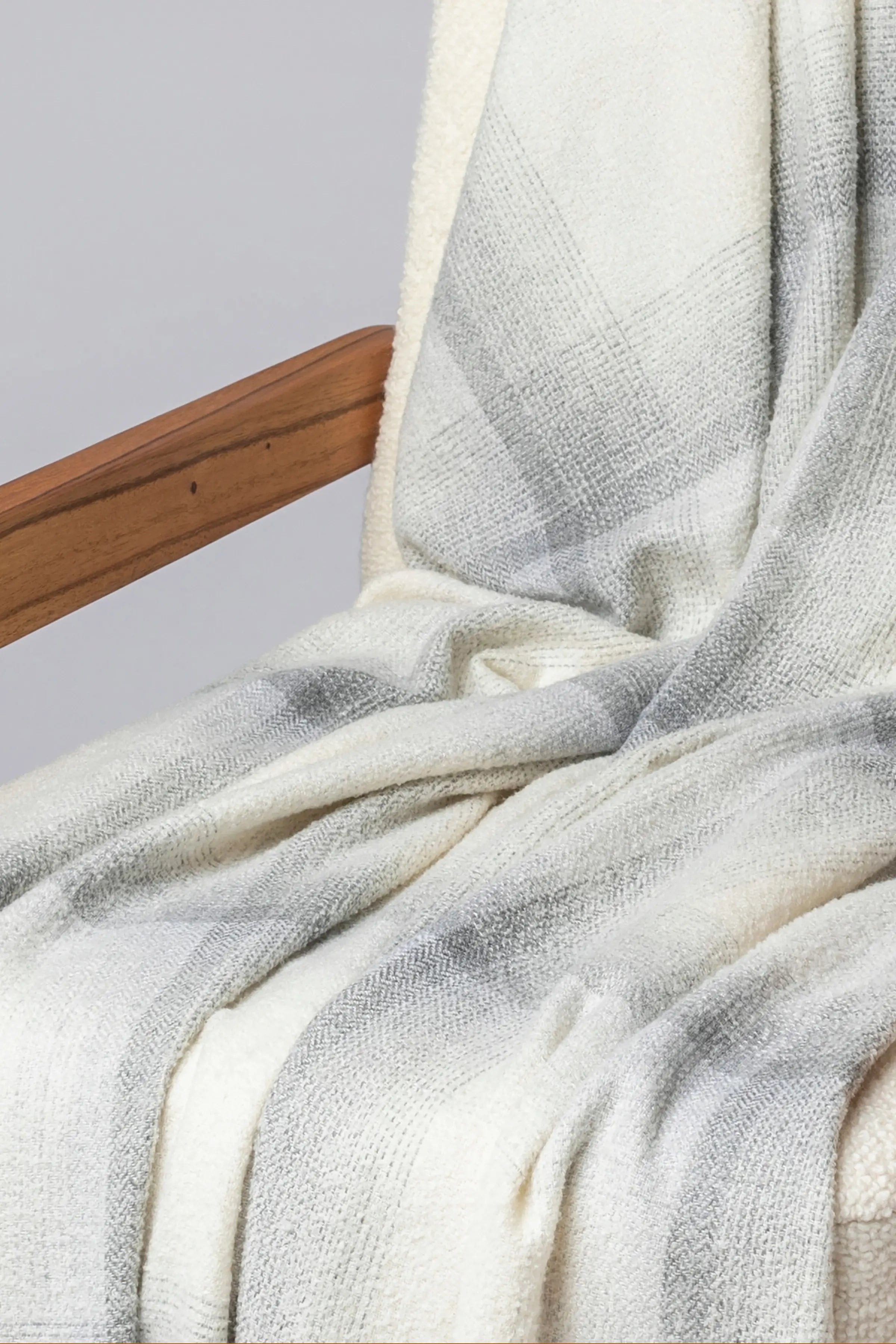 Johnstons of Elgin - Blurred Cashmere Silk Bouclé Throw in White