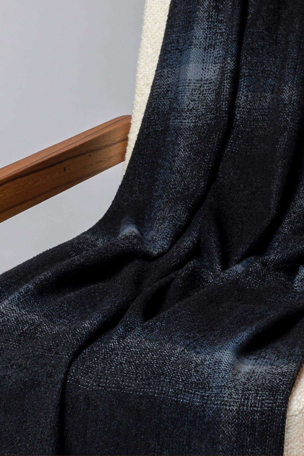Johnstons of Elgin - Blurred Cashmere Silk Bouclé Throw in Black