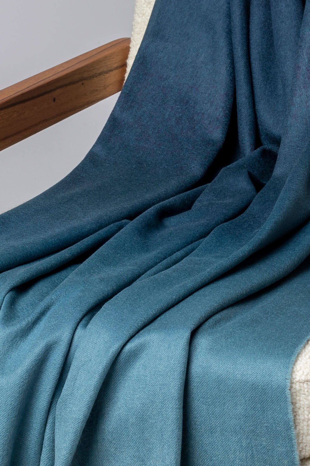 Johnstons of Elgin - Umbra Cashmere Throw in Seascape