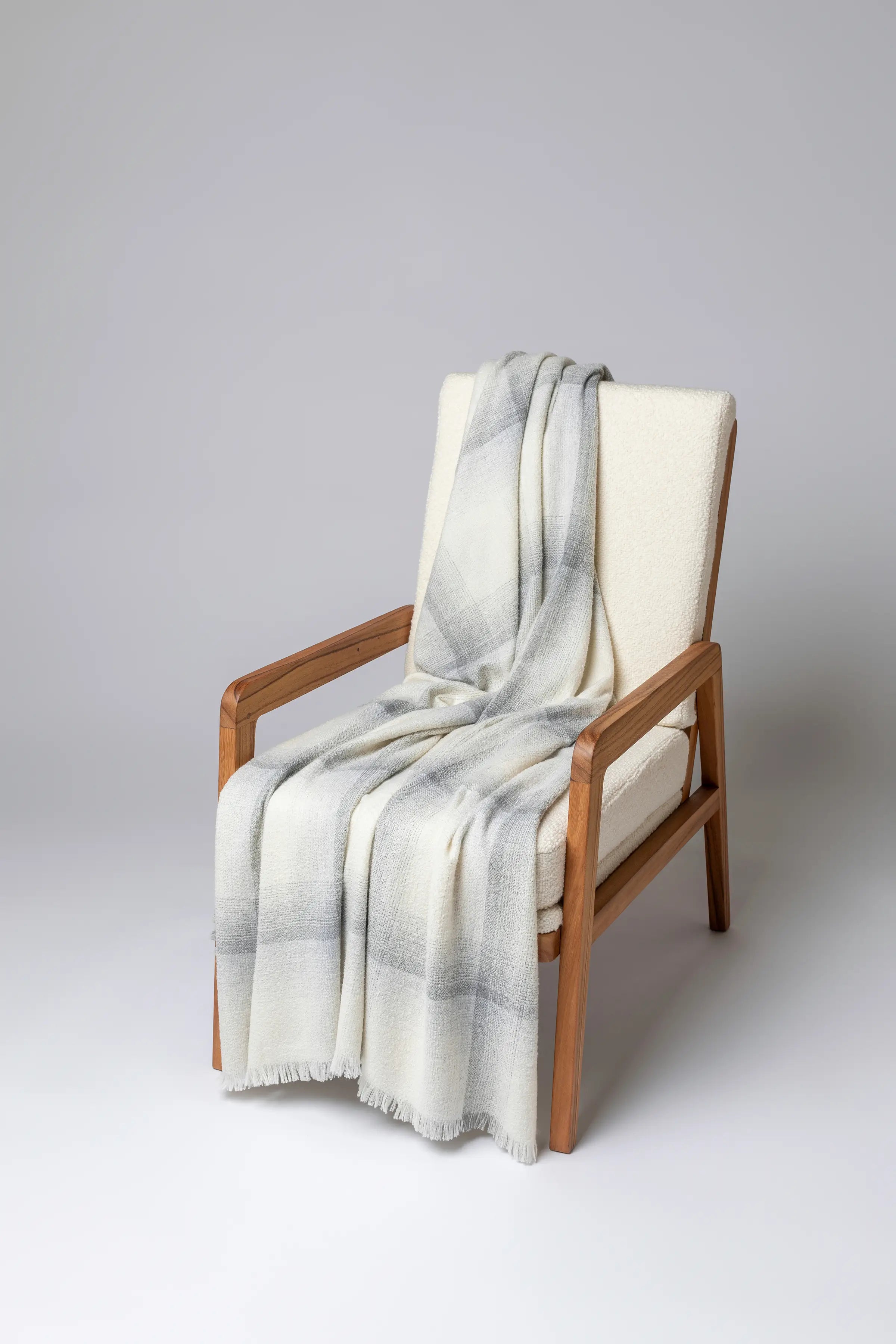 Johnstons of Elgin - Blurred Cashmere Silk Bouclé Throw in White