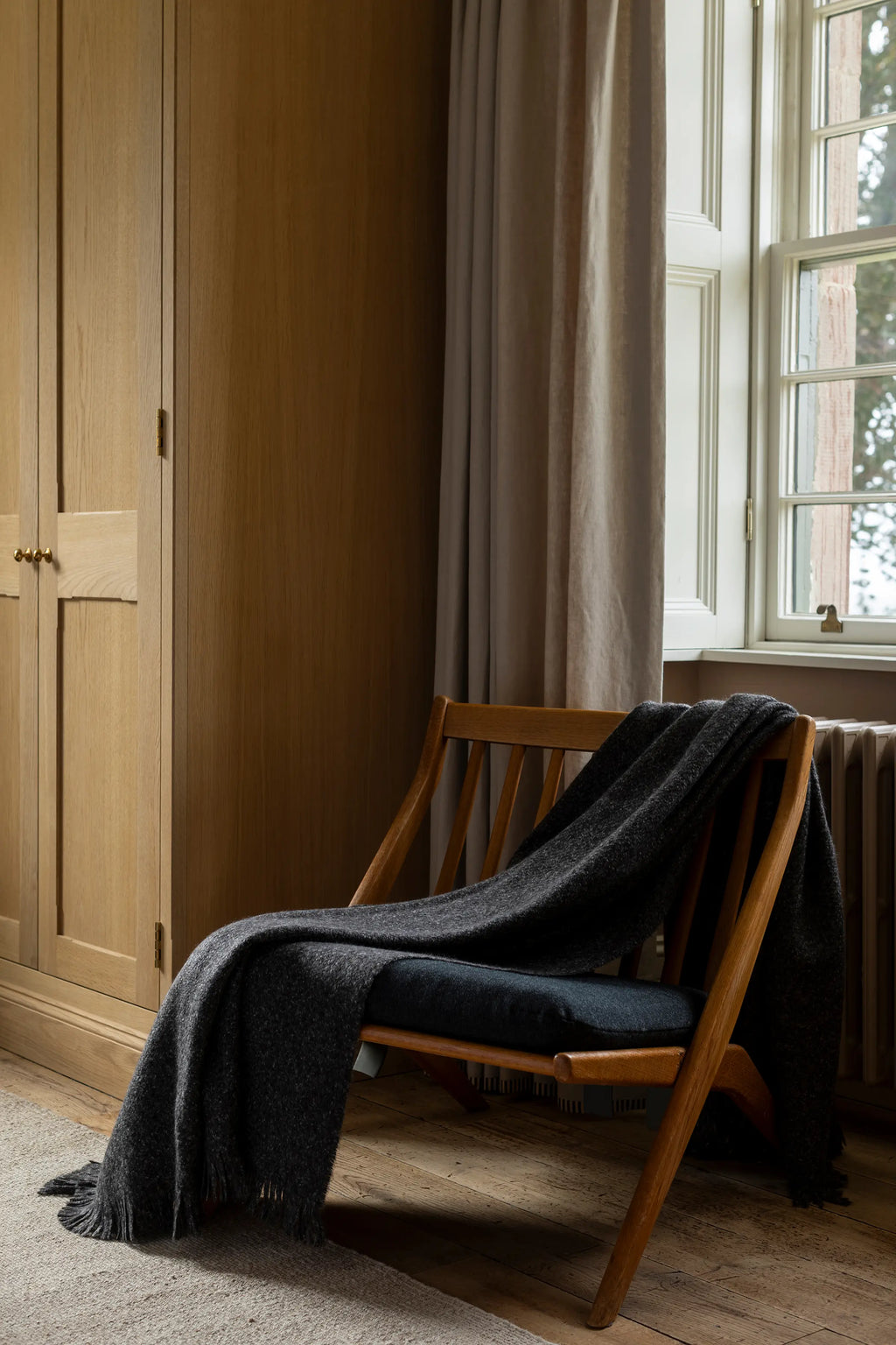 Johnstons of Elgin - Brushed Bouclé Cashmere Silk Throw in Charcoal