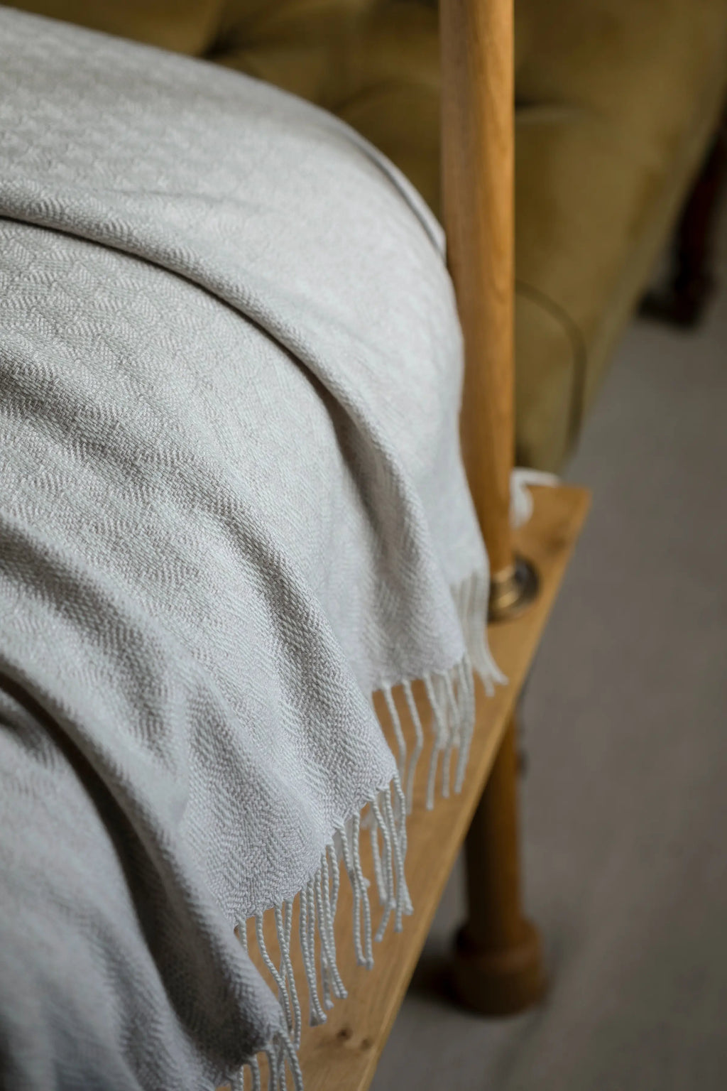 Johnstons of Elgin - Trellis Weave Merino Bed Throw in Silver