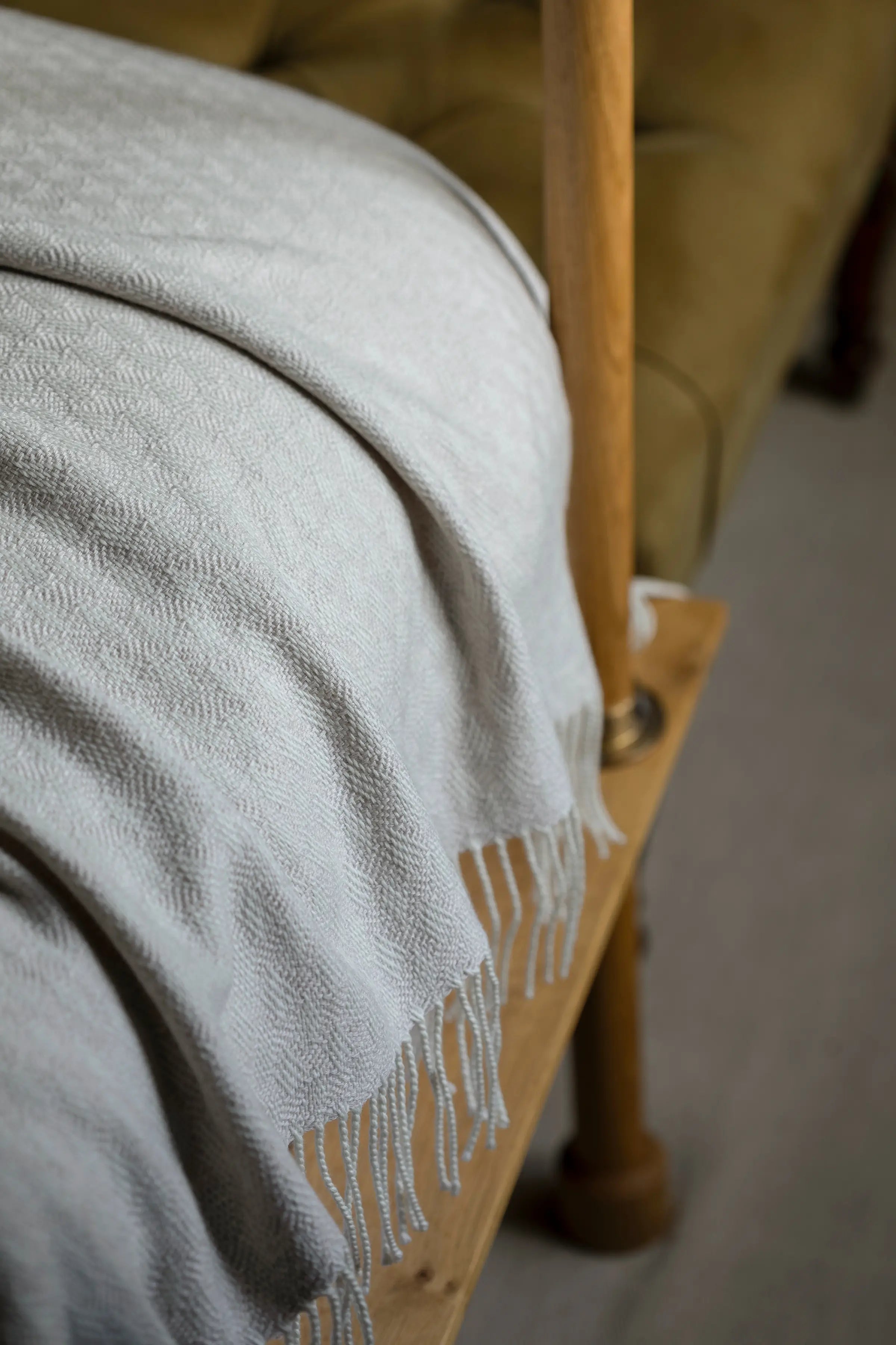 Johnstons of Elgin - Trellis Weave Merino Bed Throw in Silver