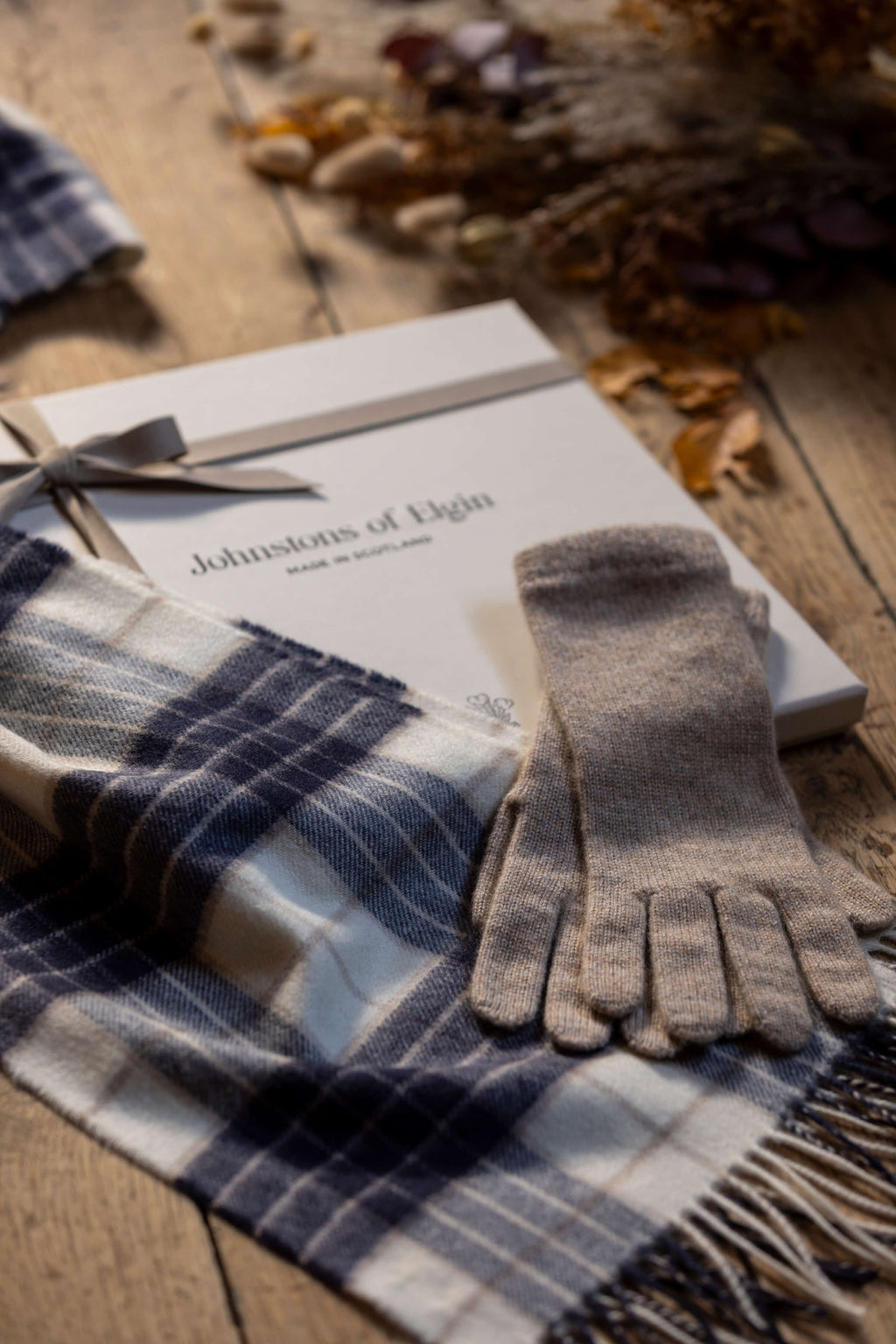 Johnstons of Elgin - Women's Knockmore Cashmere Accessories Gift Set