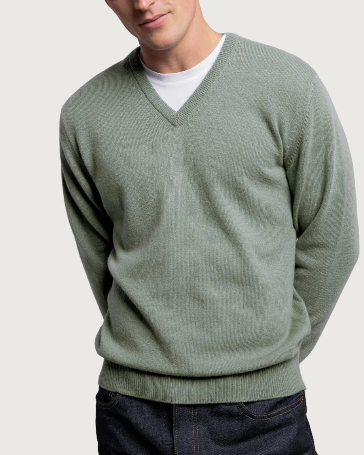 Johnstons of Elgin - Green 3 ply Cashmere V Neck Jumper