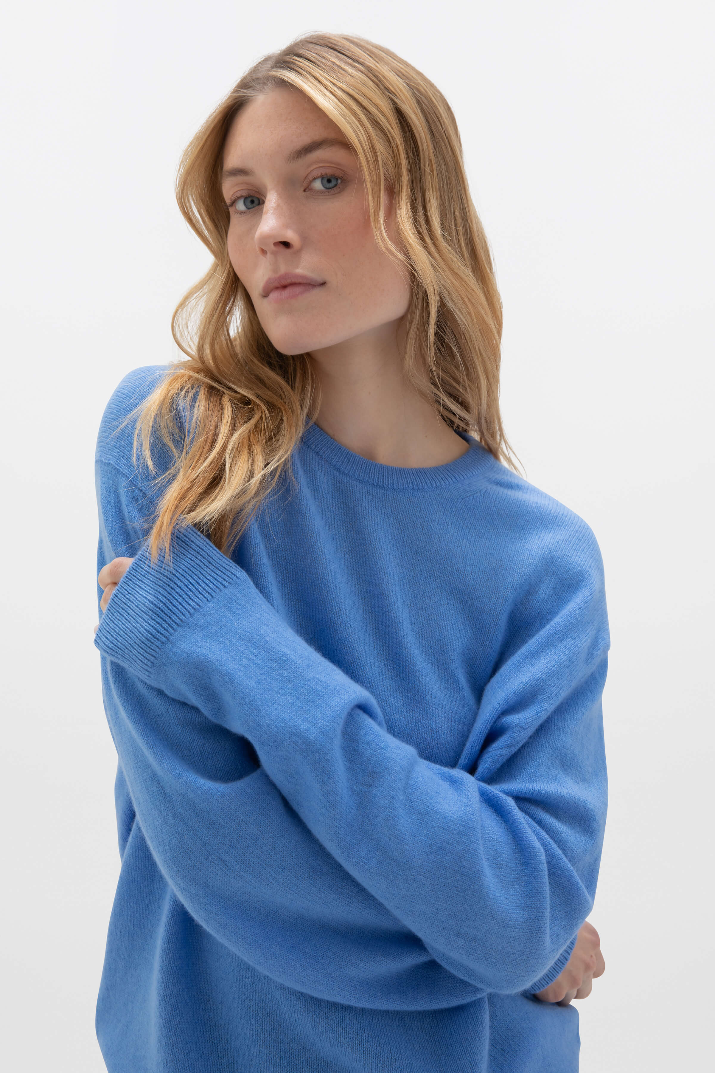 Johnstons of Elgin - Classic Cashmere Blue Round Neck Jumper