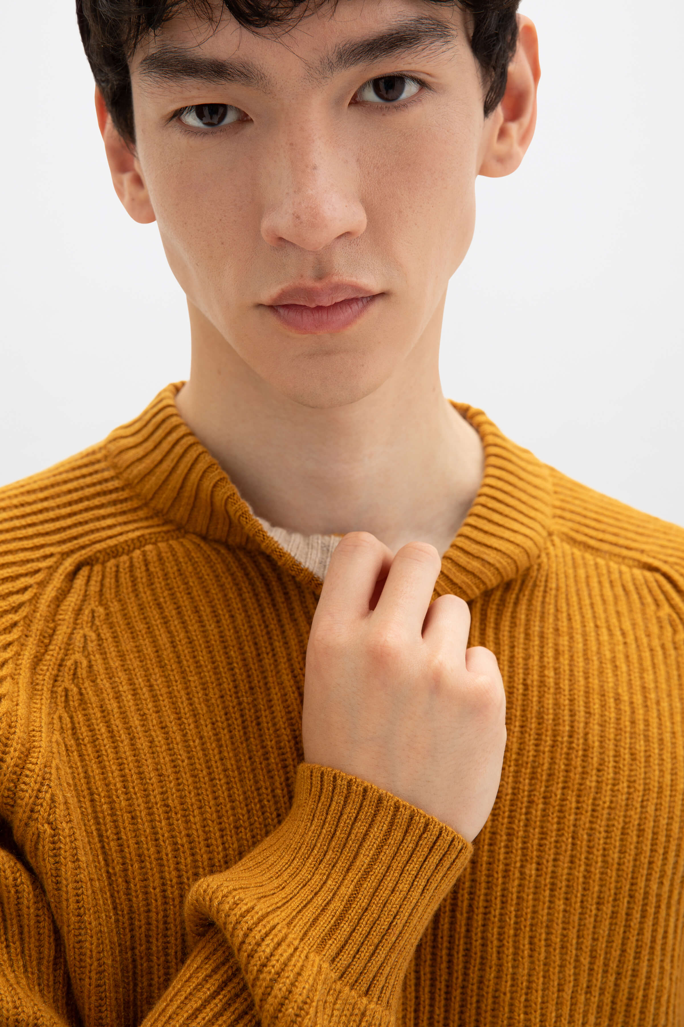 Johnstons of Elgin - Dark Yellow Cashmere Ribbed Crew Neck Jumper