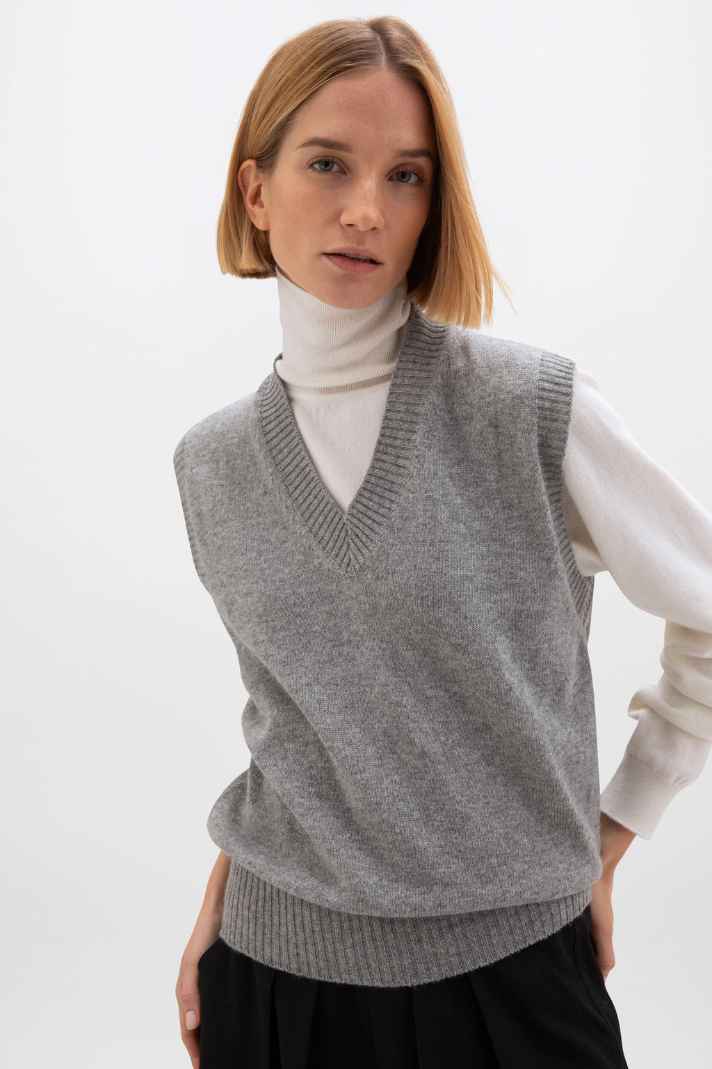 Johnstons of Elgin - Gauzy Cashmere Light Grey Tank