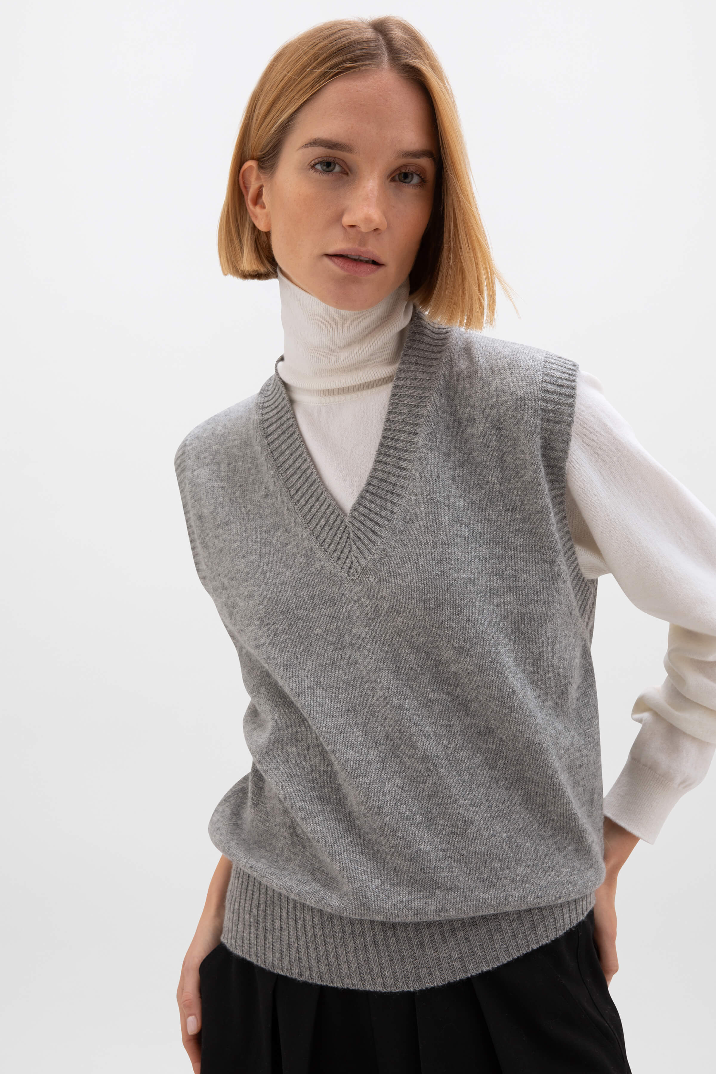Johnstons of Elgin - Gauzy Cashmere Light Grey Tank
