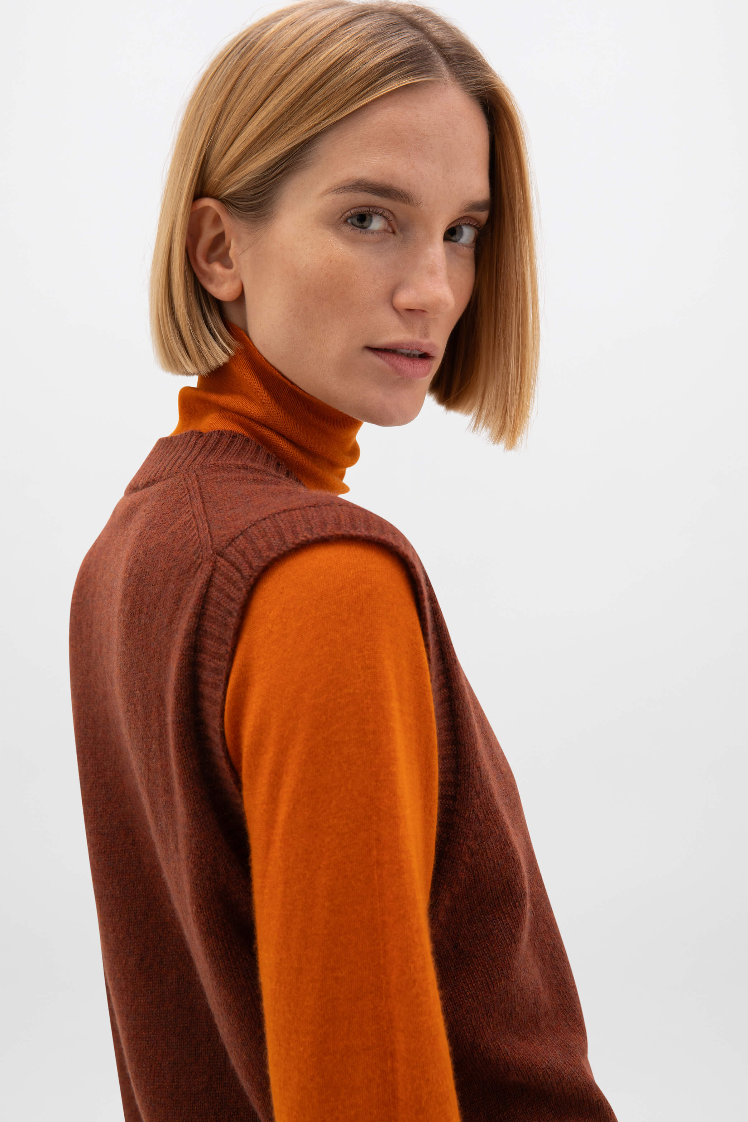 Johnstons of Elgin - Gauzy Cashmere Red Tank