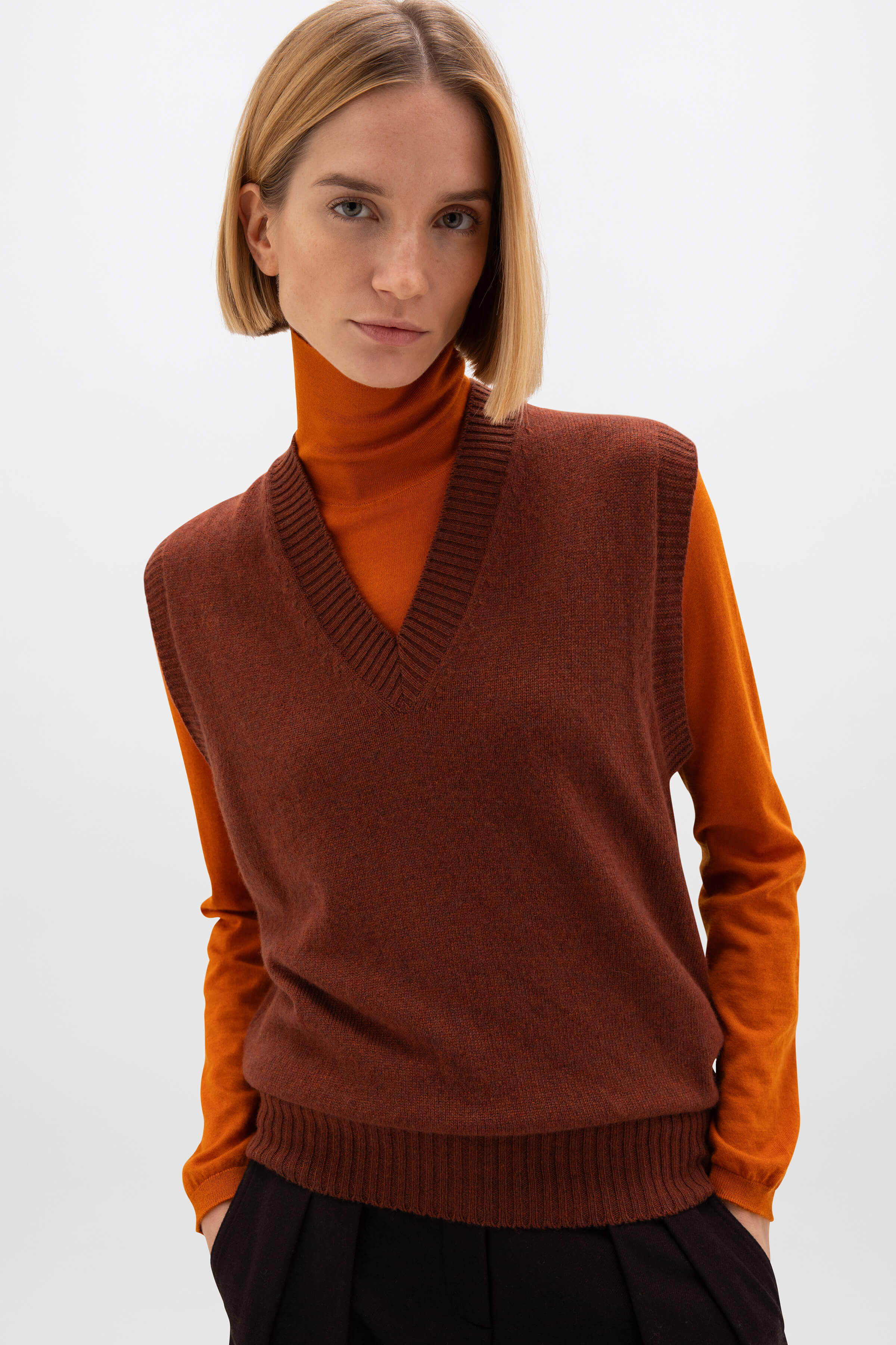 Johnstons of Elgin - Gauzy Cashmere Red Tank