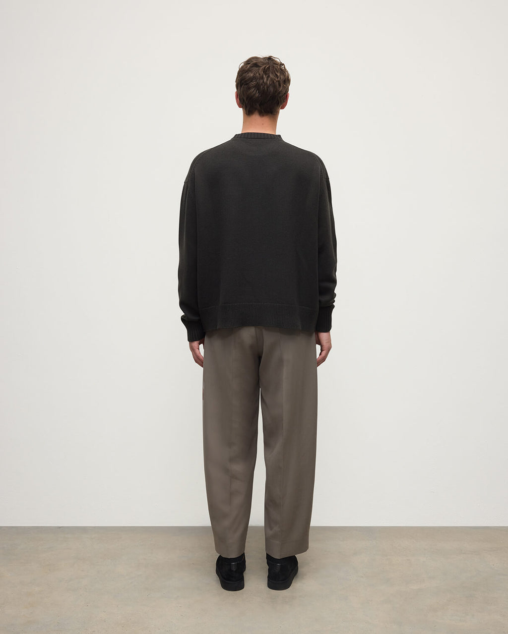 Johnstons of Elgin - Oversized Dark Grey Cashmere Jumper
