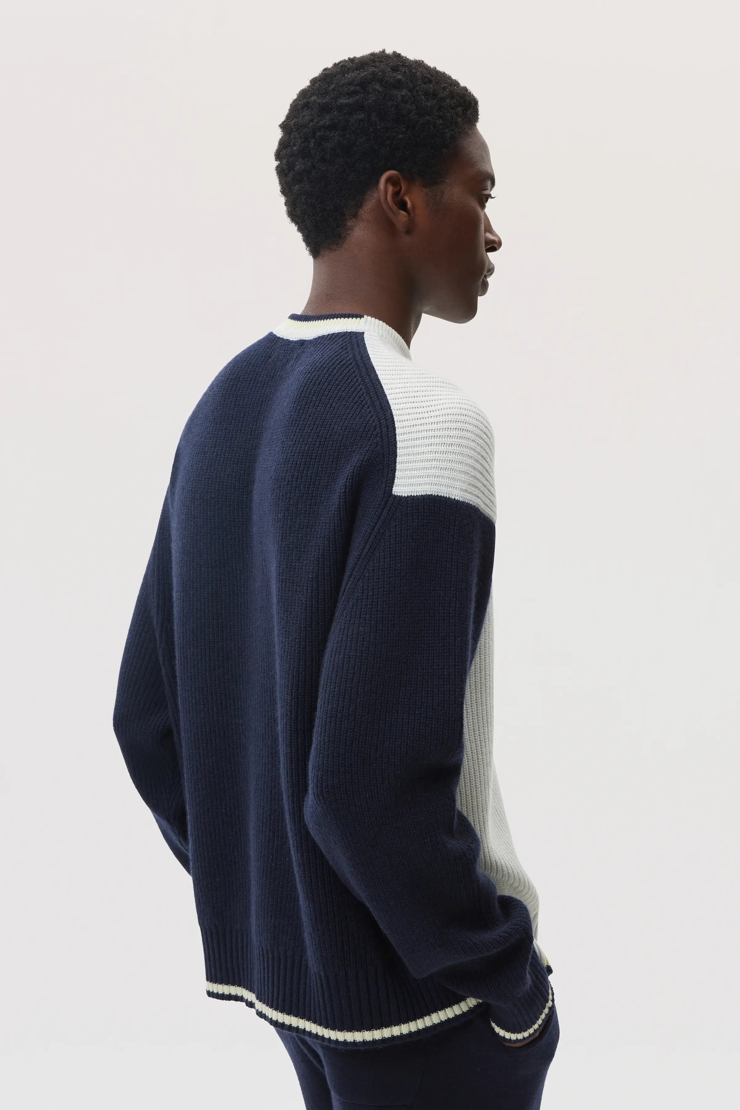 Johnstons of Elgin - Colour Block Relaxed Cashmere Jumper