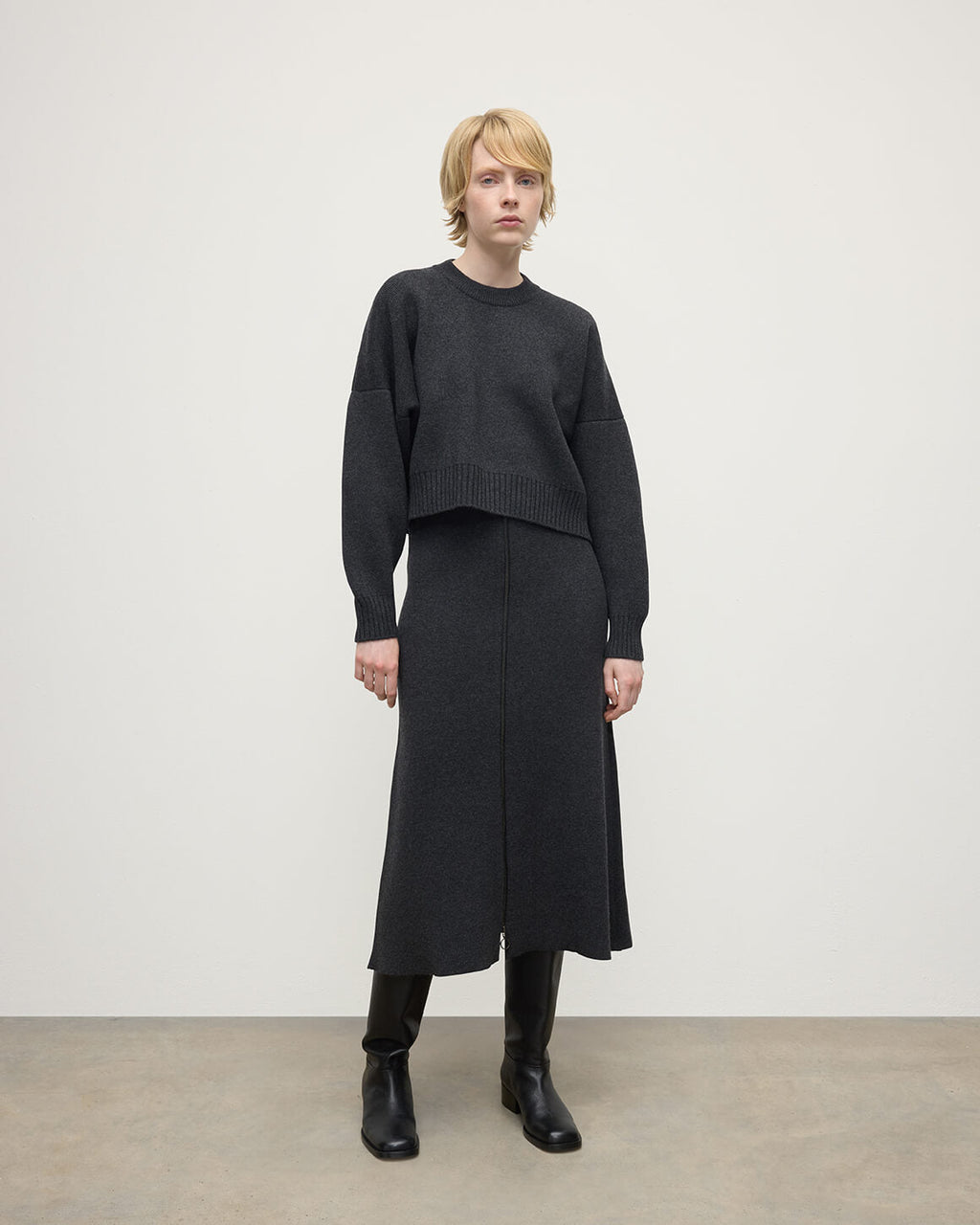 Johnstons of Elgin - Cropped Milano Dark Grey Cashmere Jumper