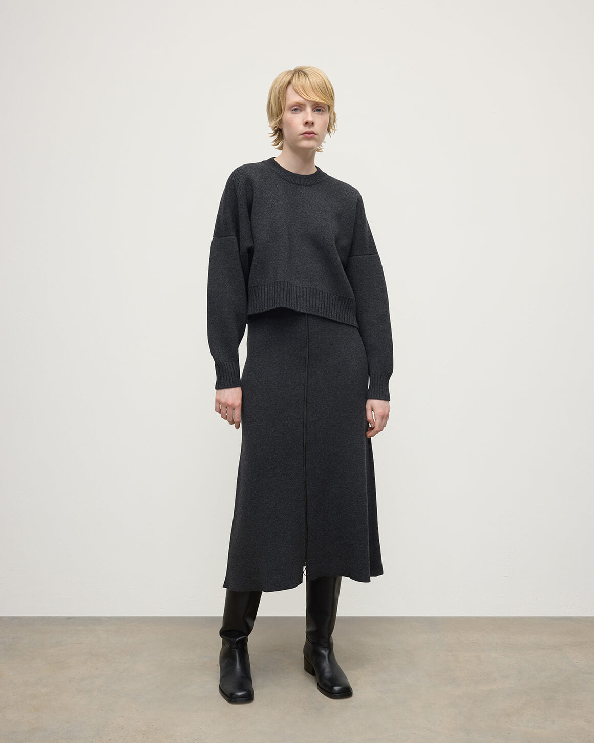Johnstons of Elgin - Cropped Milano Dark Grey Cashmere Jumper