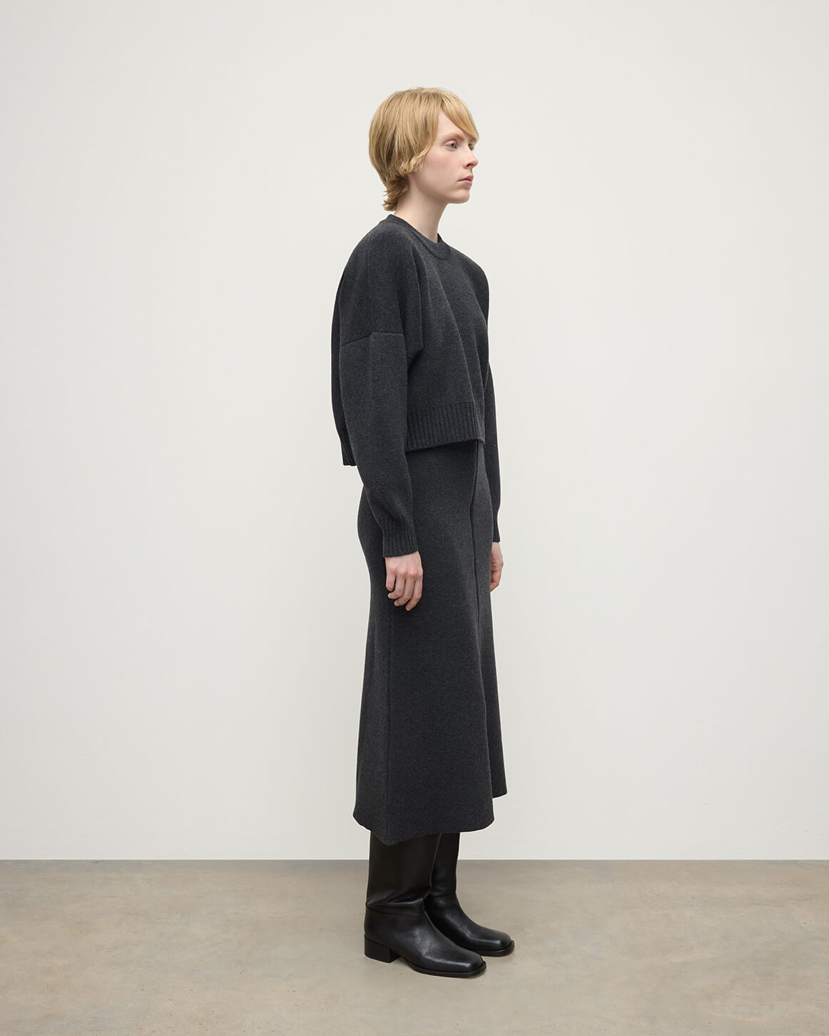 Johnstons of Elgin - Cropped Milano Dark Grey Cashmere Jumper