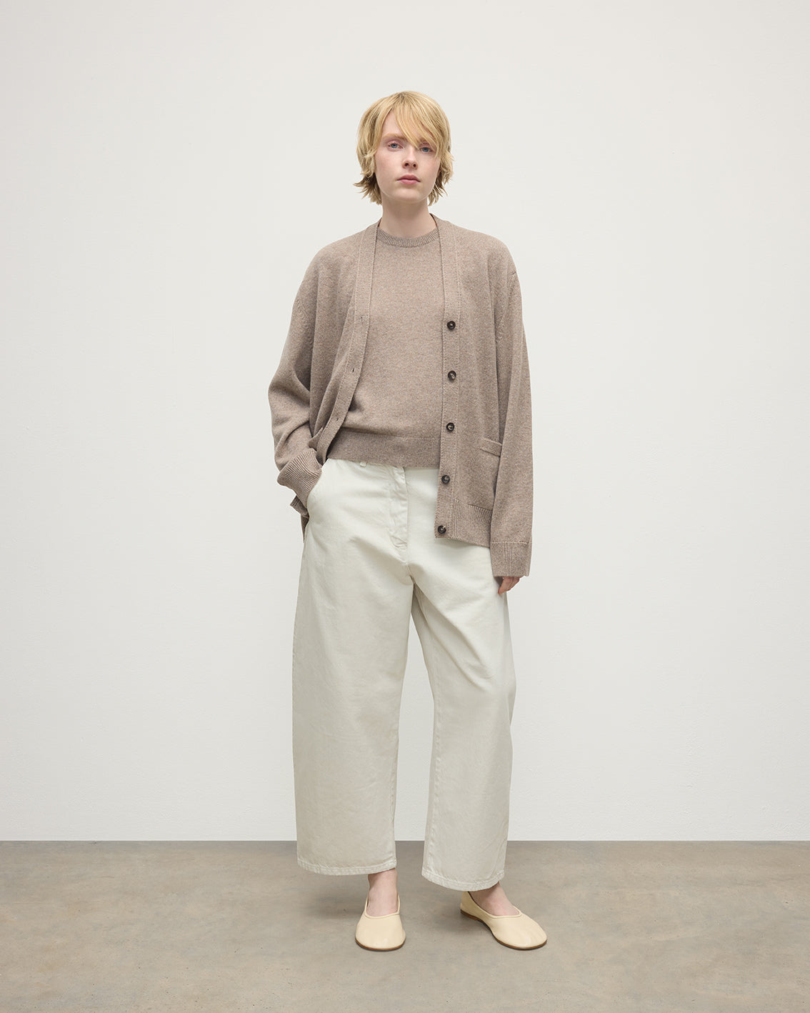 Johnstons of Elgin - Boyfriend - Fit Light Brown Cashmere Cardigan