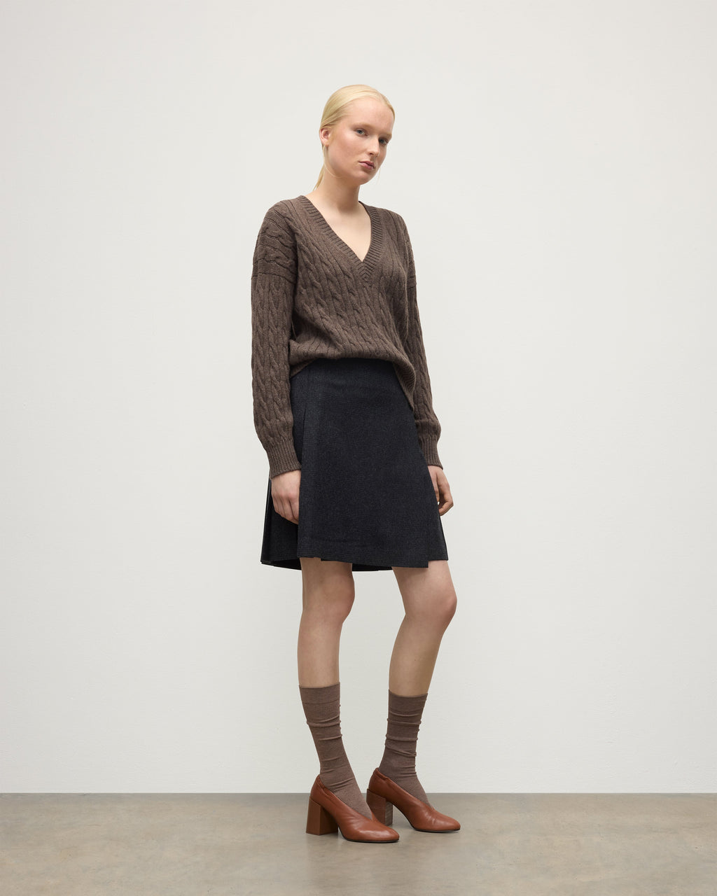 Johnstons of Elgin - Kylesku Deep V Brown Cashmere Jumper