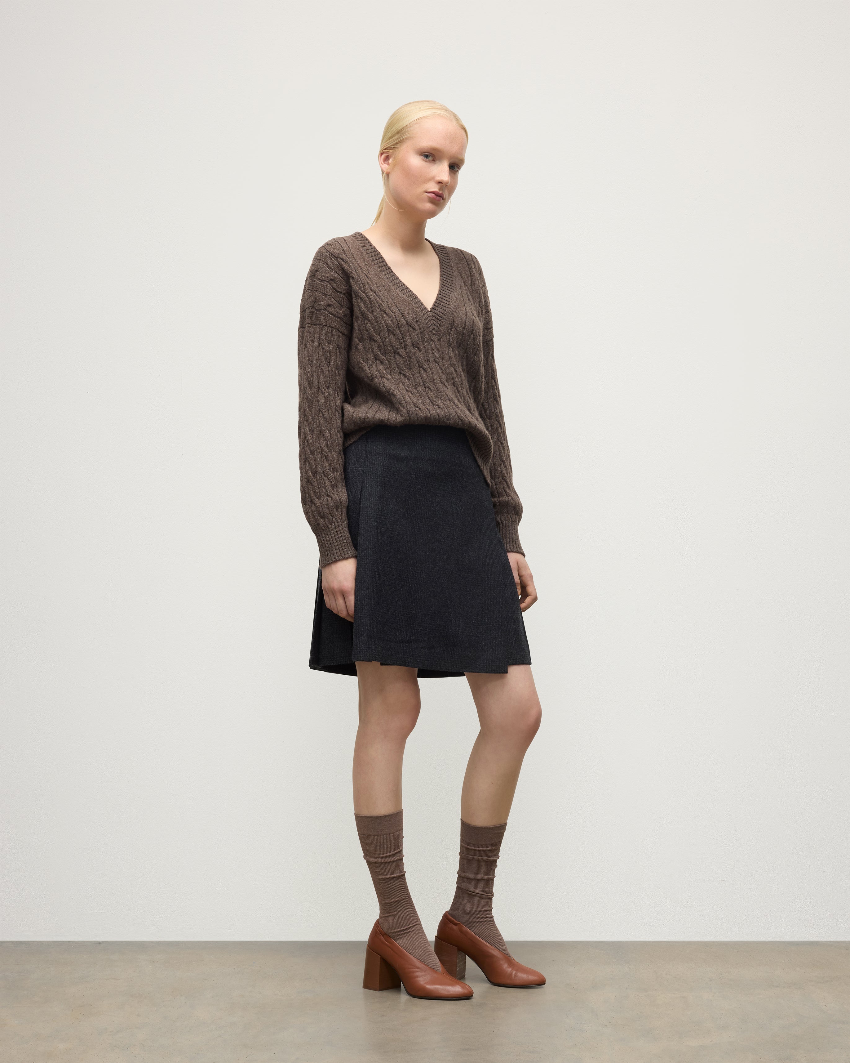 Johnstons of Elgin - Kylesku Deep V Brown Cashmere Jumper