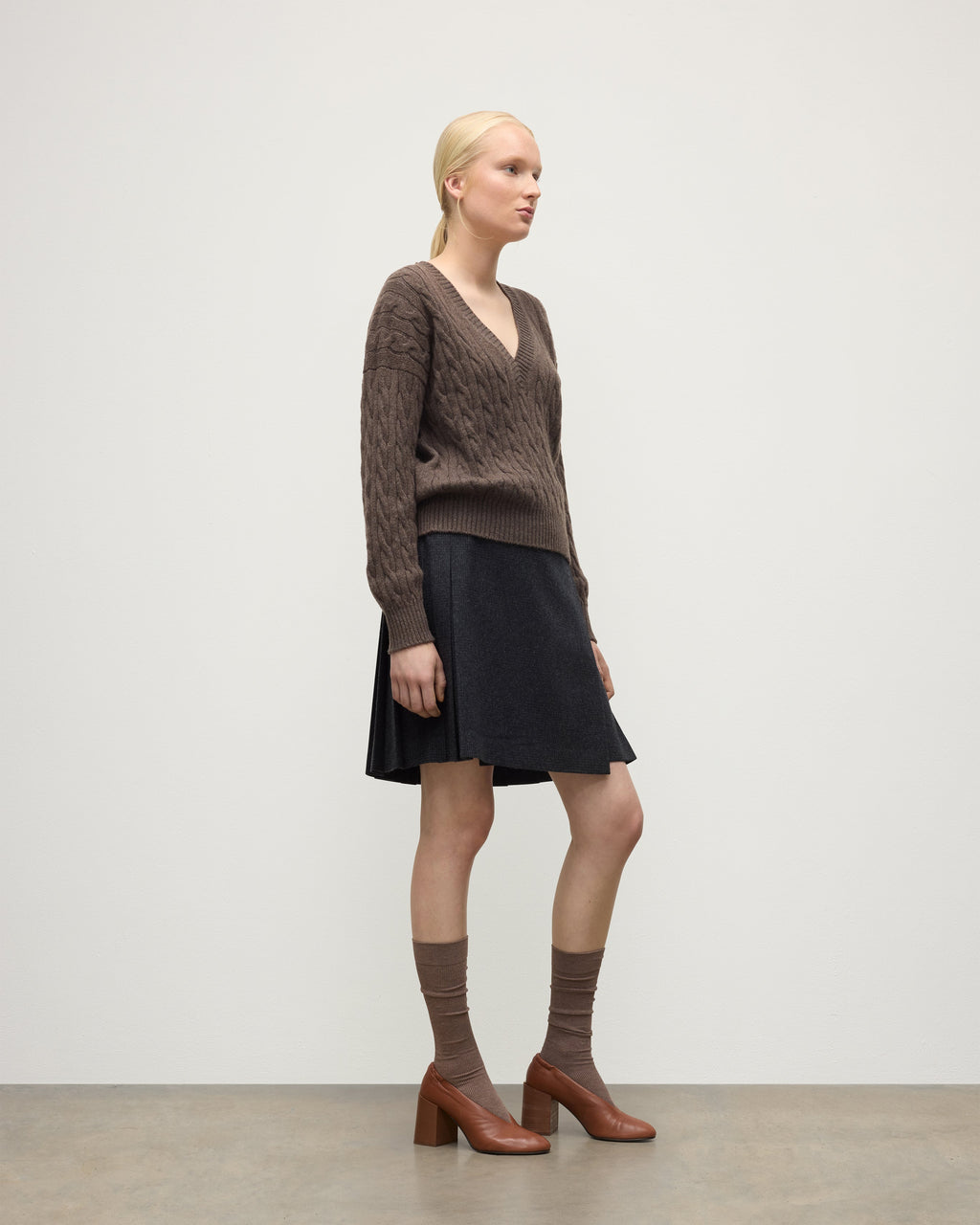 Johnstons of Elgin - Kylesku Deep V Brown Cashmere Jumper