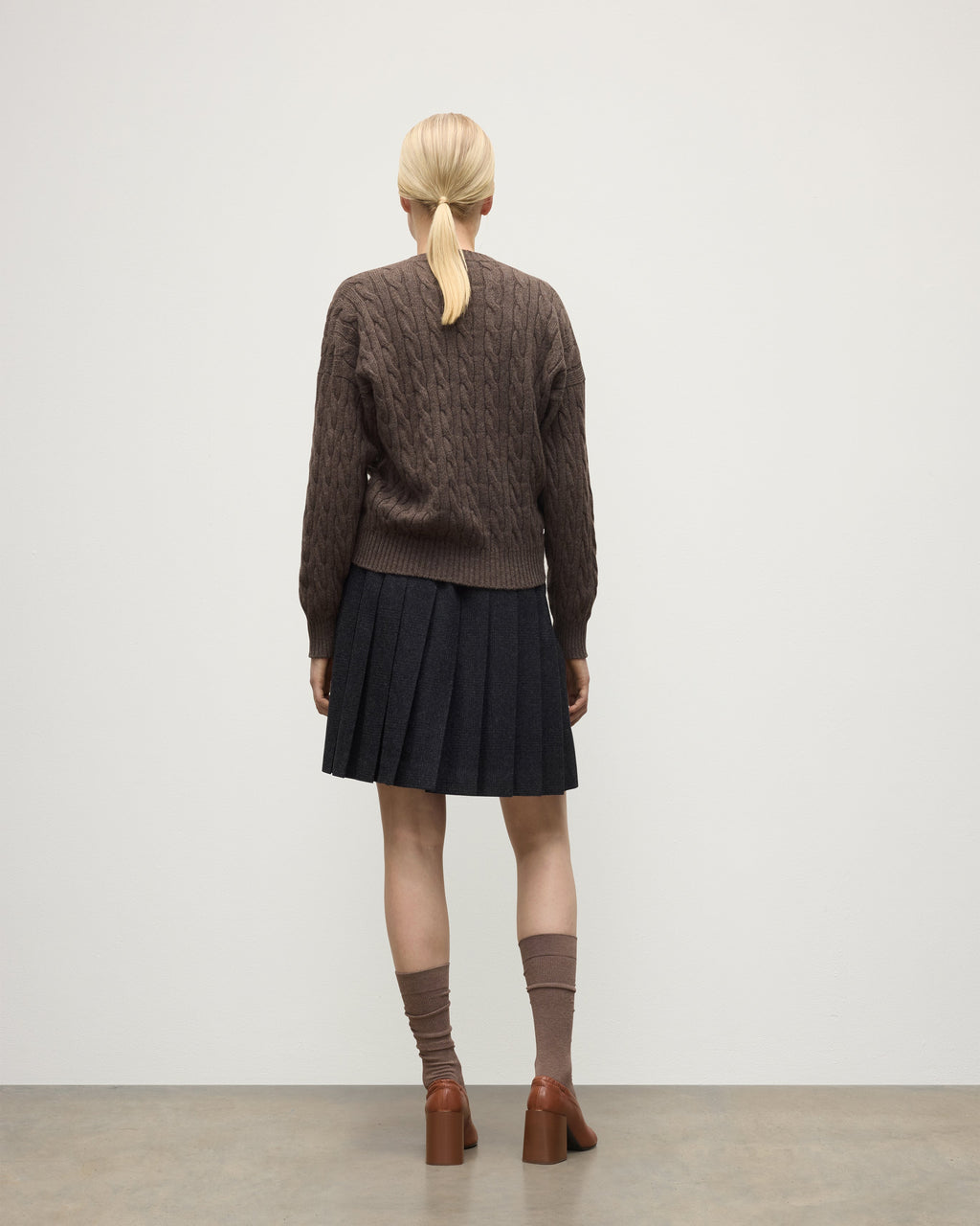 Johnstons of Elgin - Kylesku Deep V Brown Cashmere Jumper