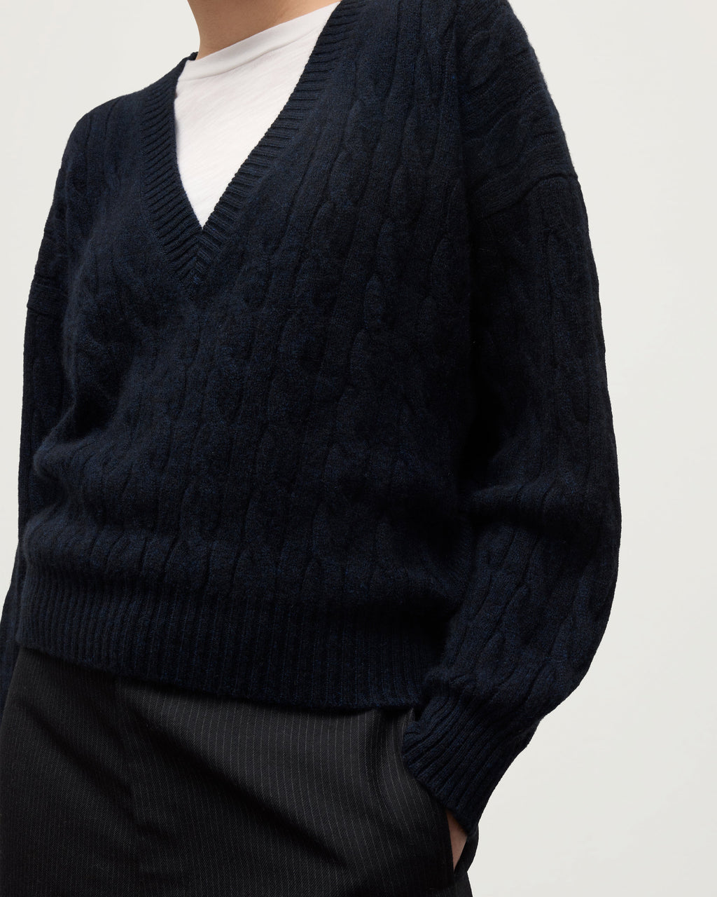 Johnstons of Elgin - Kylesku Deep V Dark Blue Cashmere Jumper