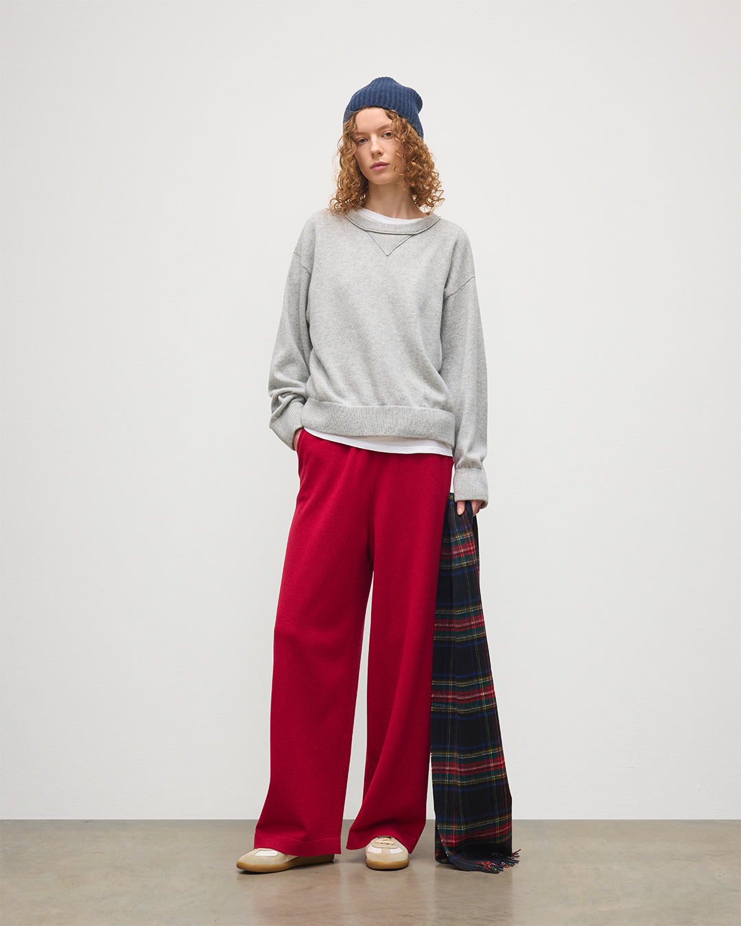 Johnstons of Elgin - Stella Pale Grey Cashmere Sweatshirt