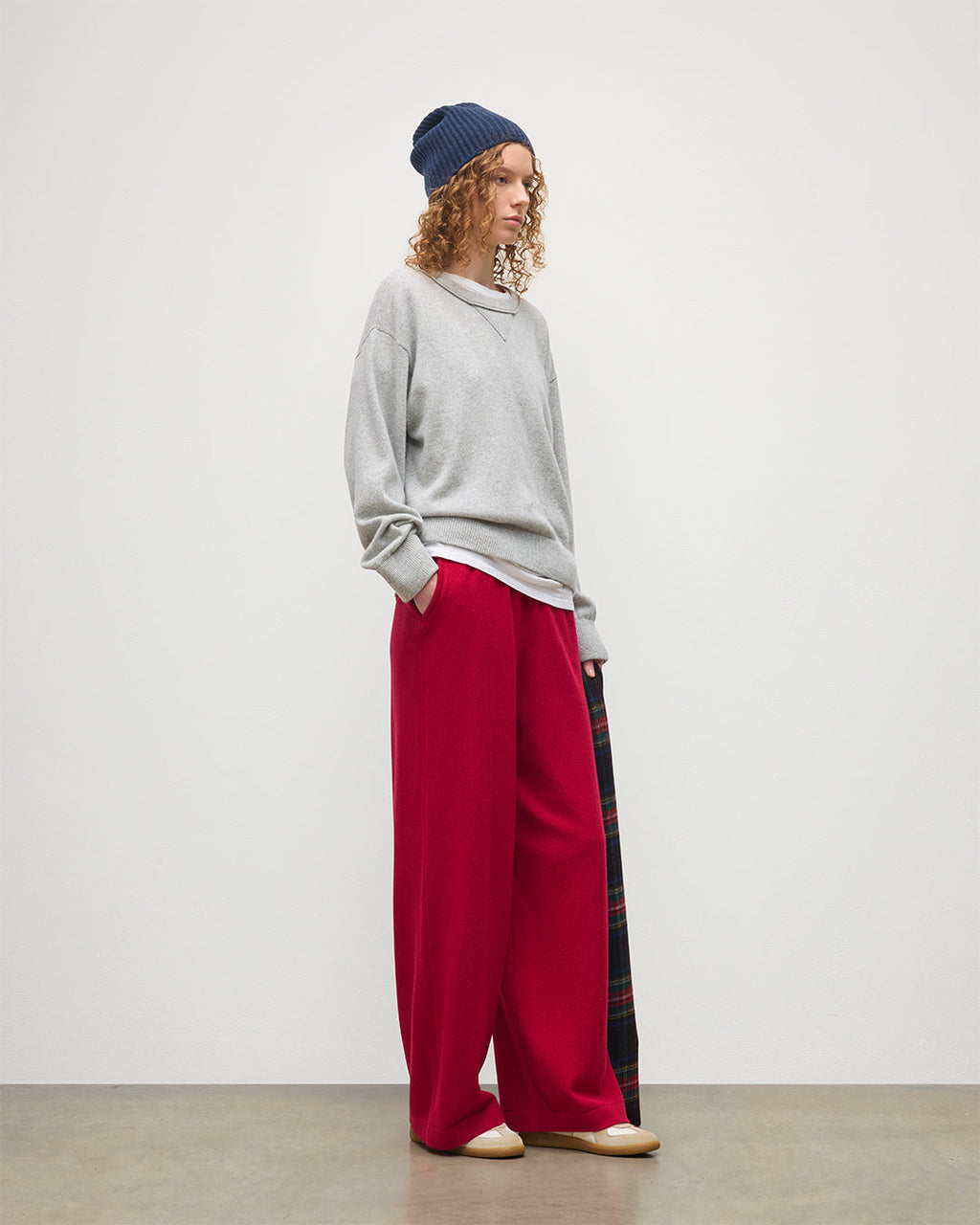 Johnstons of Elgin - Stella Pale Grey Cashmere Sweatshirt