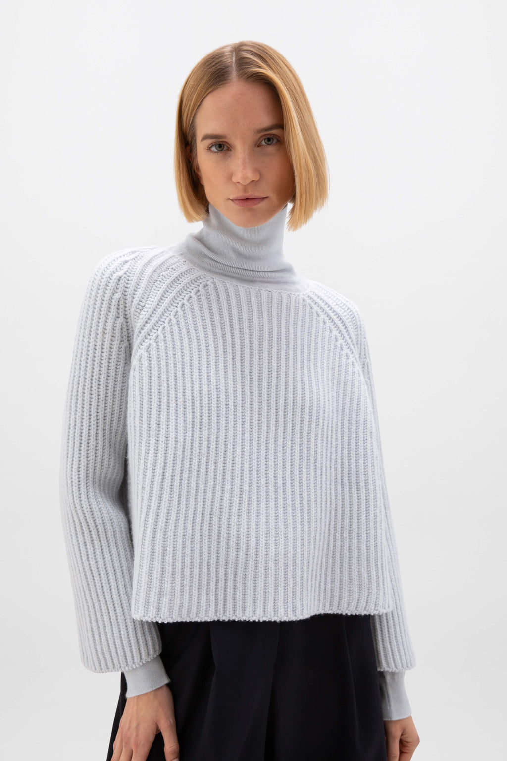 Johnstons of Elgin - Cropped Ribbed Blue Cashmere Jumper