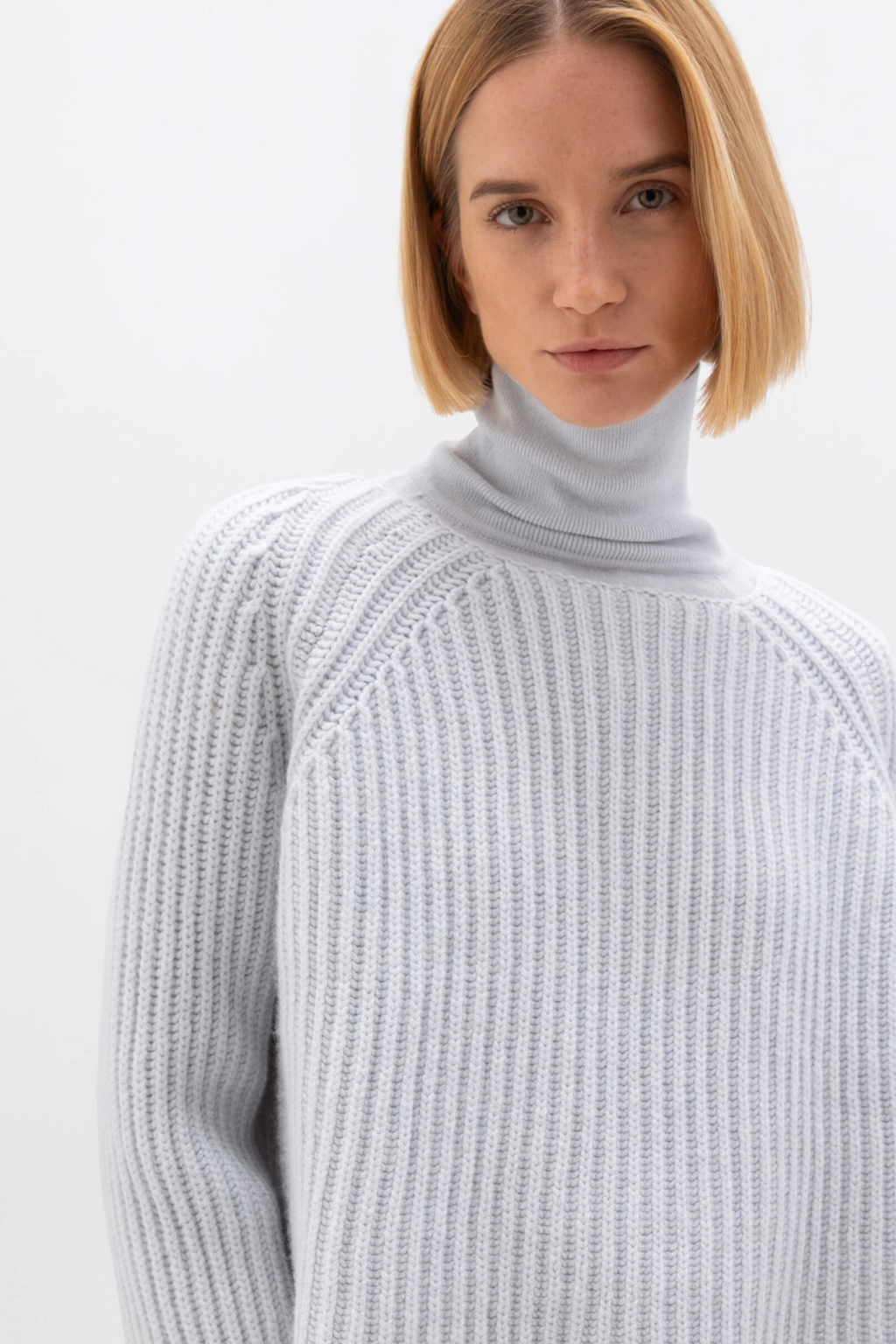 Johnstons of Elgin - Cropped Ribbed Blue Cashmere Jumper