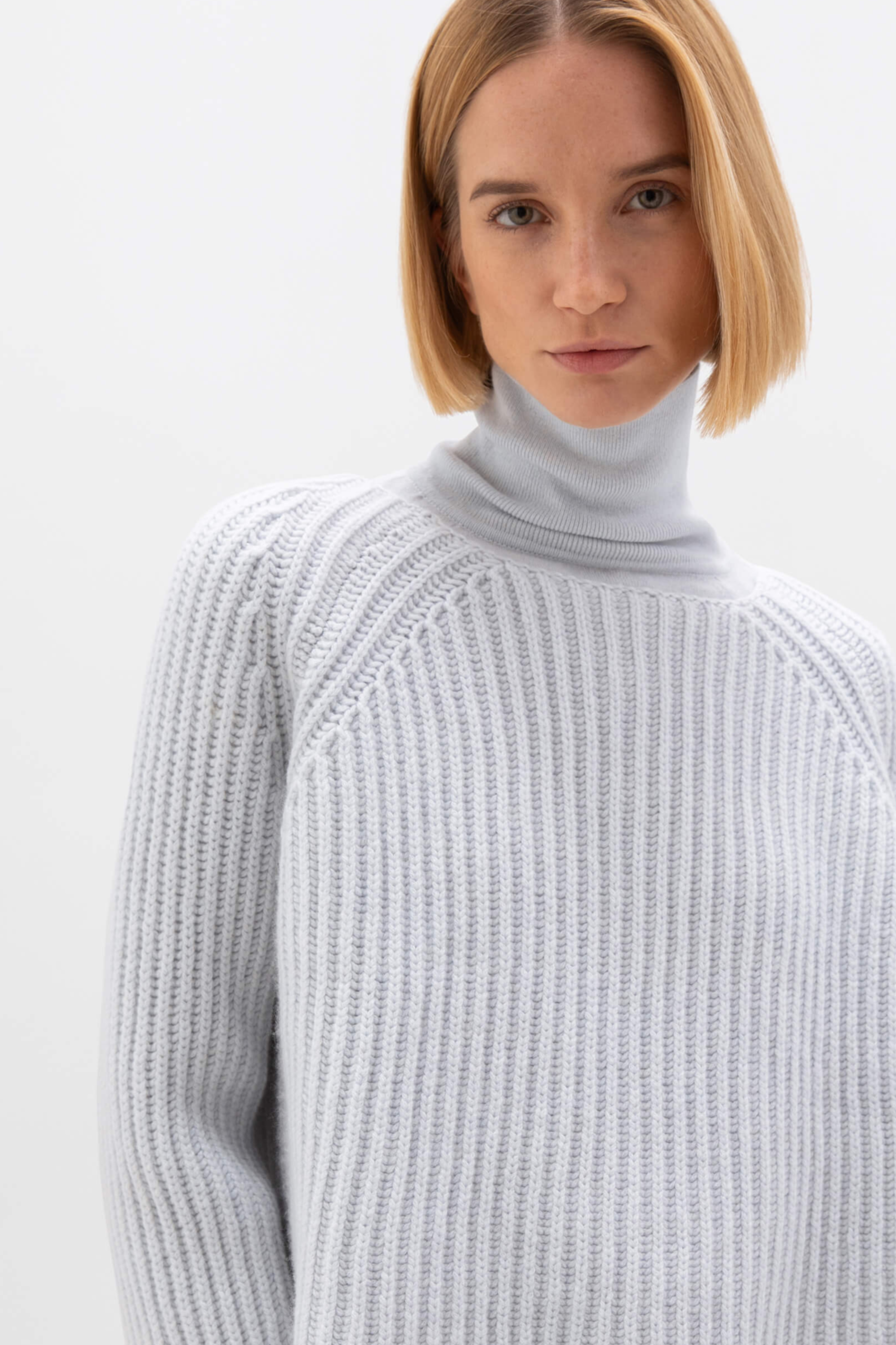 Johnstons of Elgin - Cropped Ribbed Blue Cashmere Jumper
