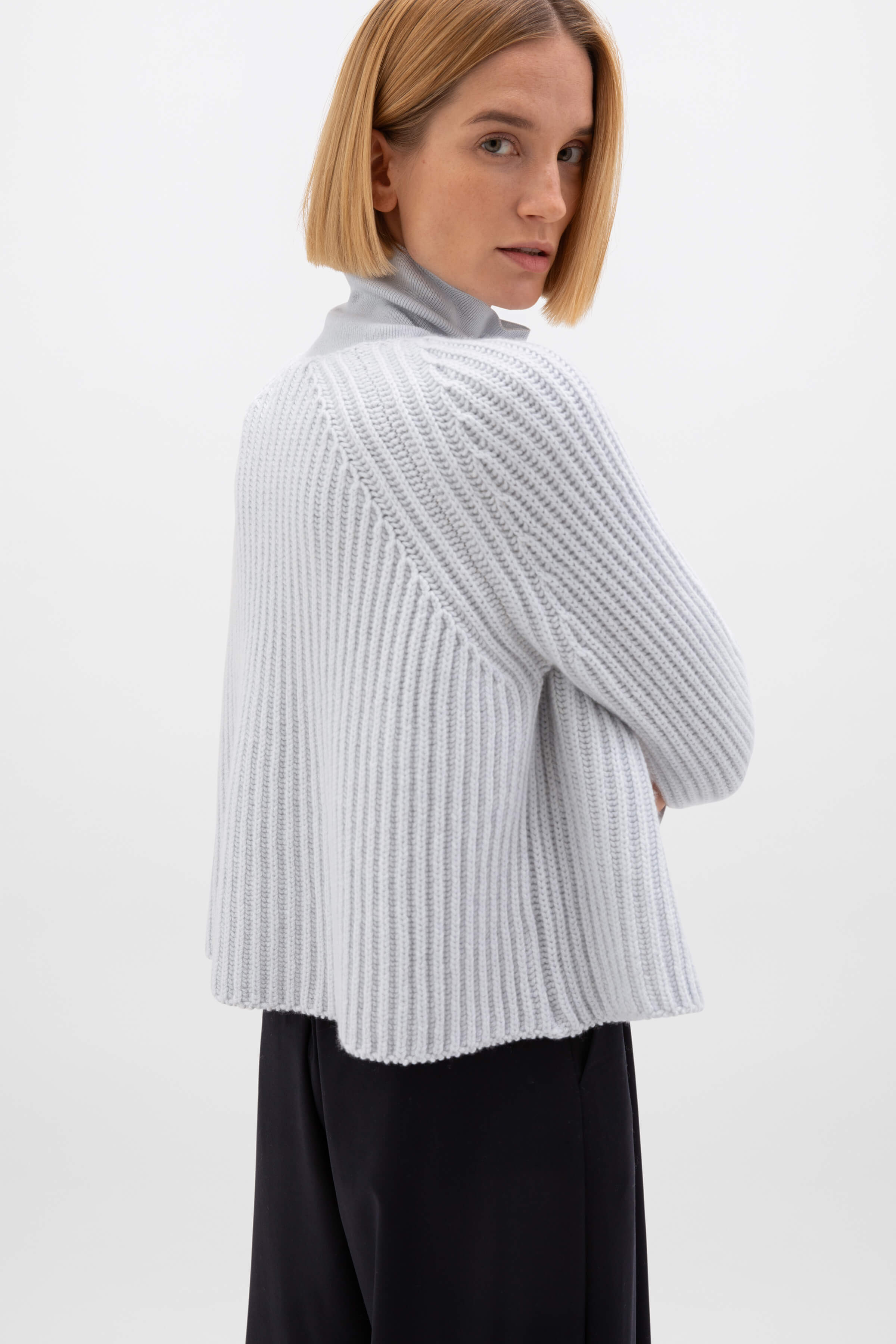 Johnstons of Elgin - Cropped Ribbed Blue Cashmere Jumper