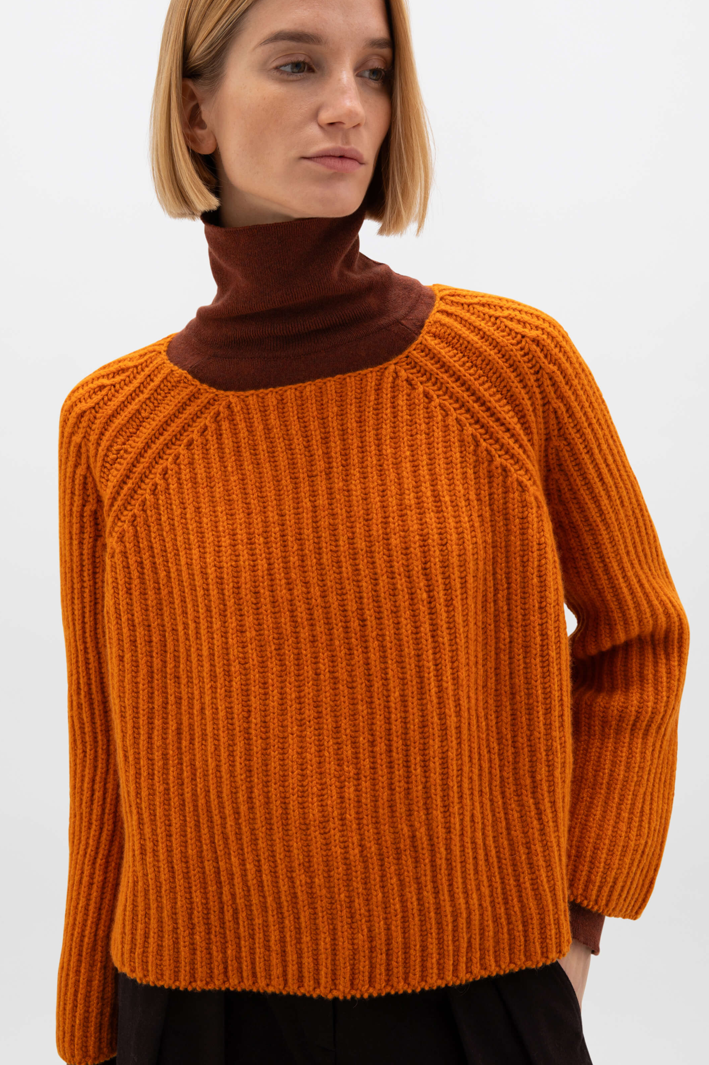 Johnstons of Elgin - Cropped Ribbed Orange Cashmere Jumper