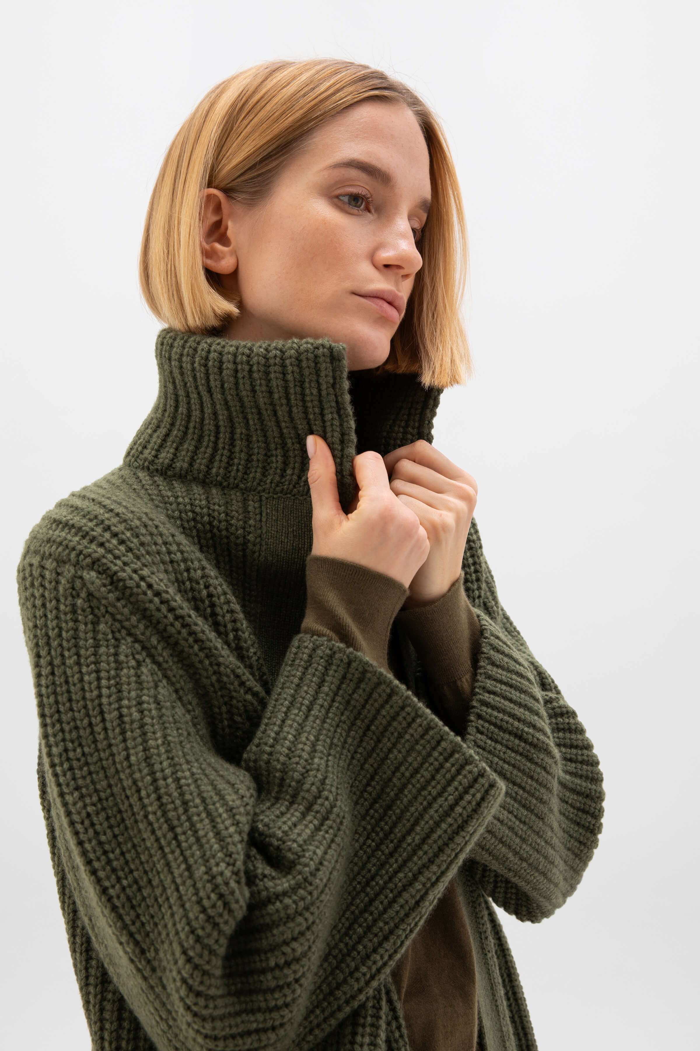 Johnstons of Elgin - Chunky Rib Knit Olive Green Cashmere Cardigan
