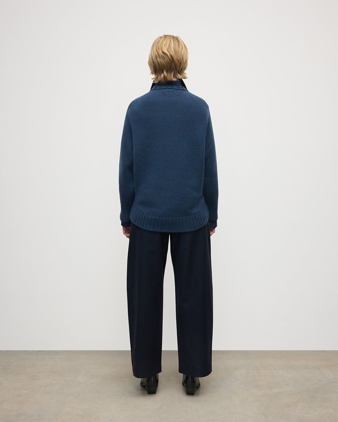 Johnstons of Elgin - Relaxed Navy Cashmere Jumper